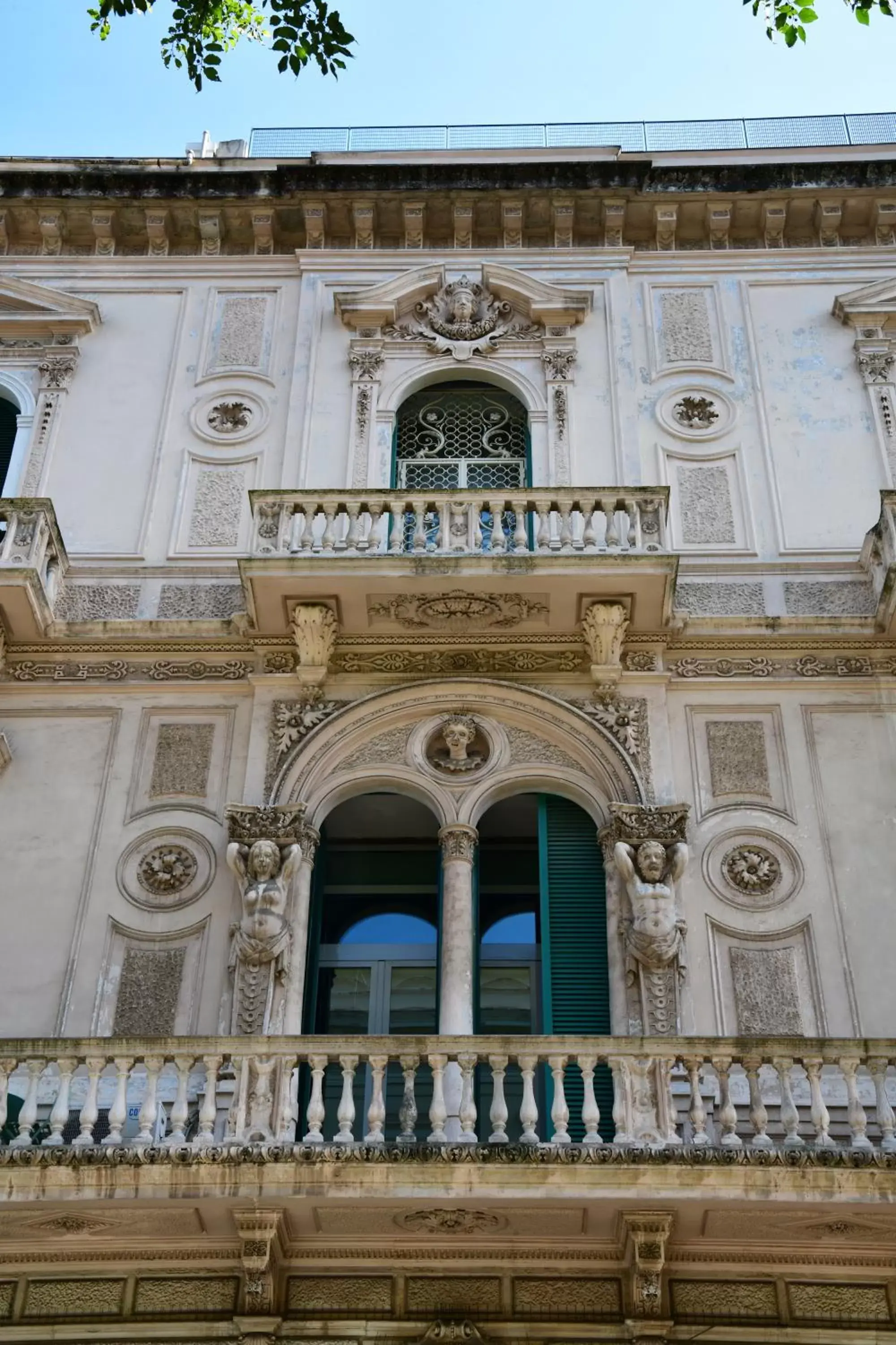 Facade/entrance, Property Building in Sisuites