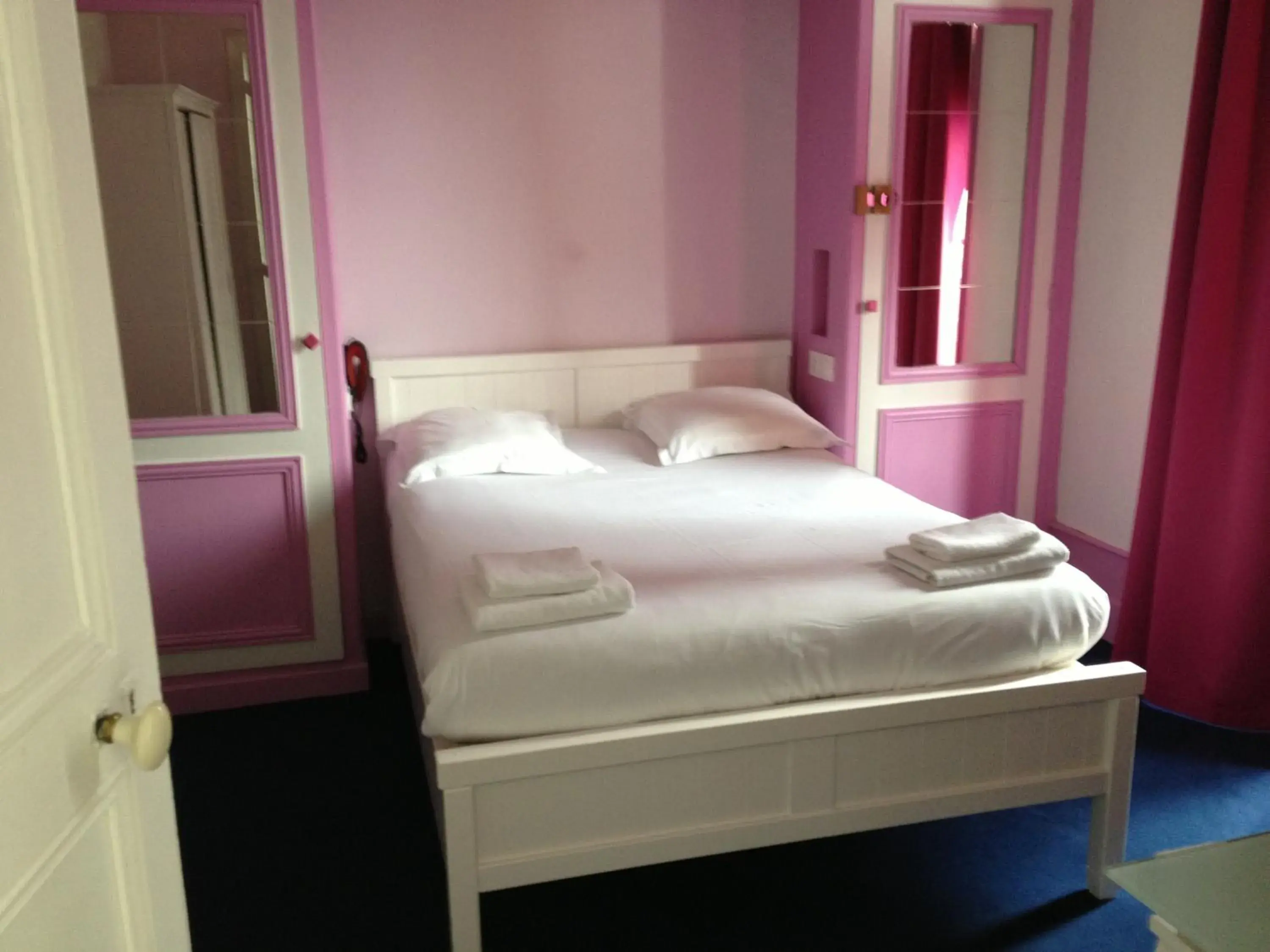 Bedroom, Bed in Hotel Couleurs Sud