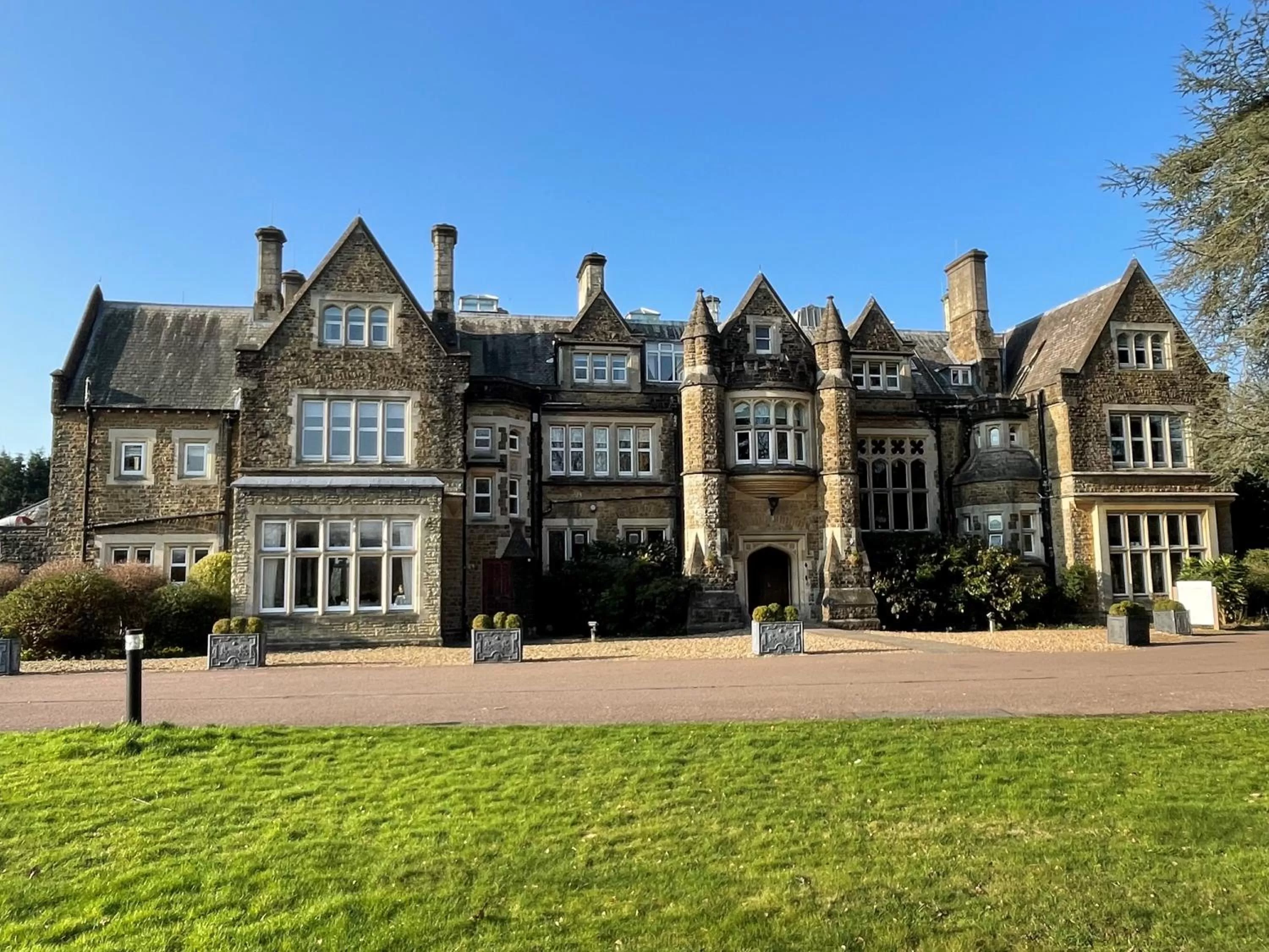Property building in Hartsfield Manor