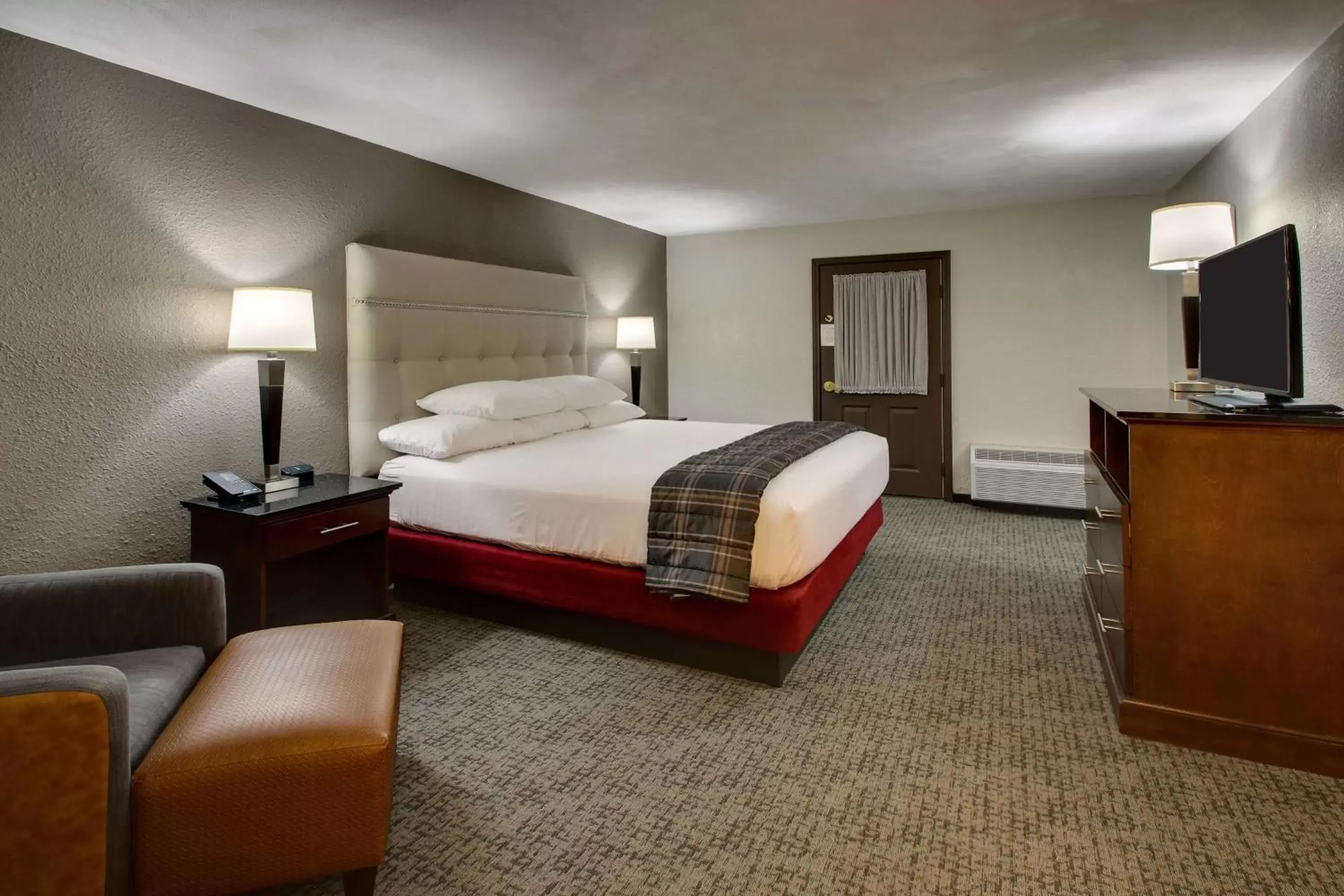 Photo of the whole room, Bed in Drury Inn & Suites San Antonio Northwest Medical Center