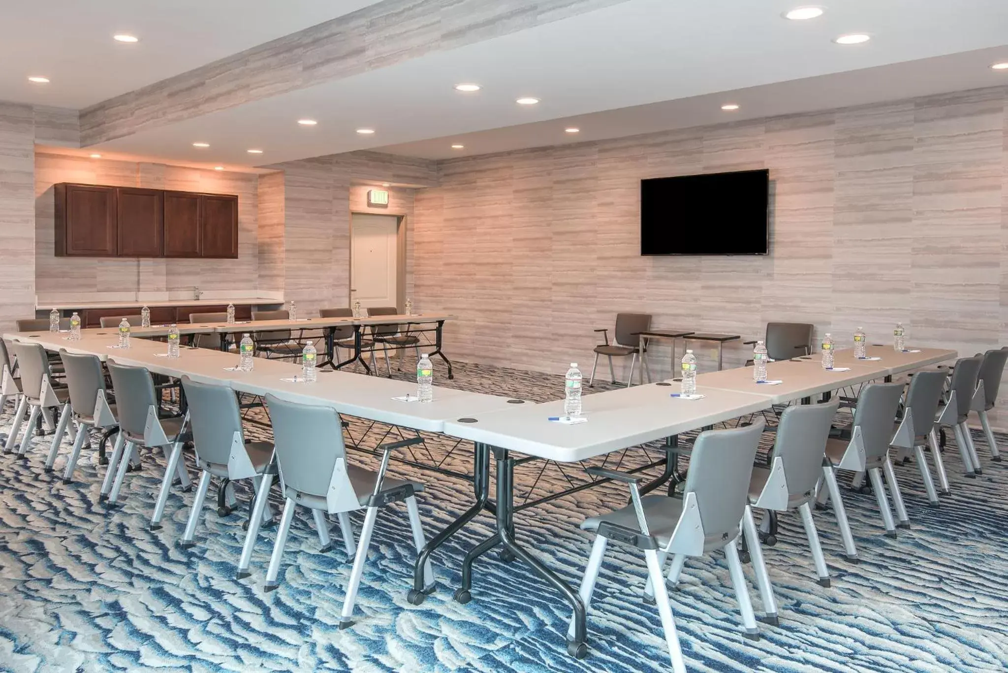 Meeting/conference room in Holiday Inn Express & Suites Norwood, an IHG Hotel