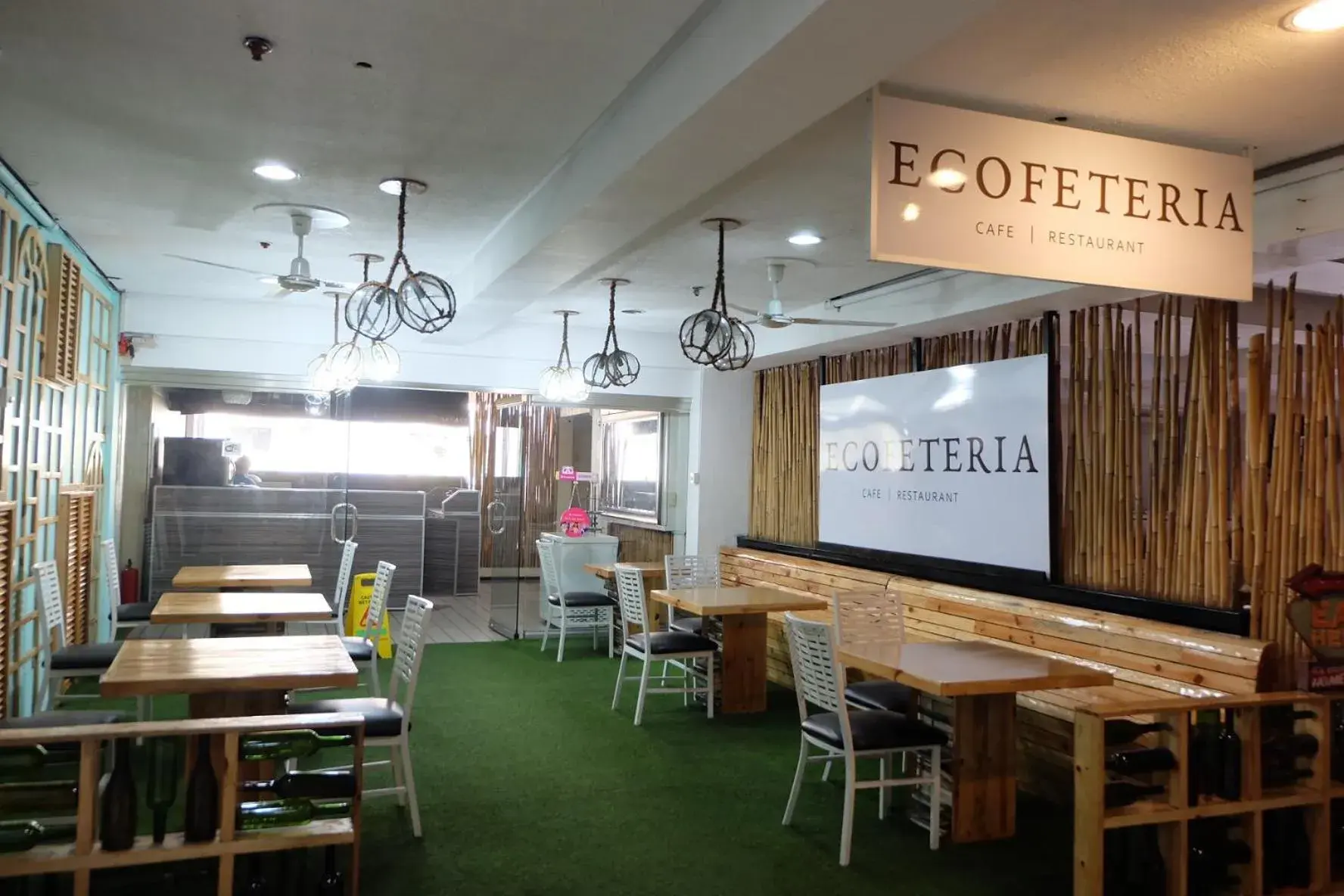 Restaurant/Places to Eat in Spaces Hotel Makati - People & Pets