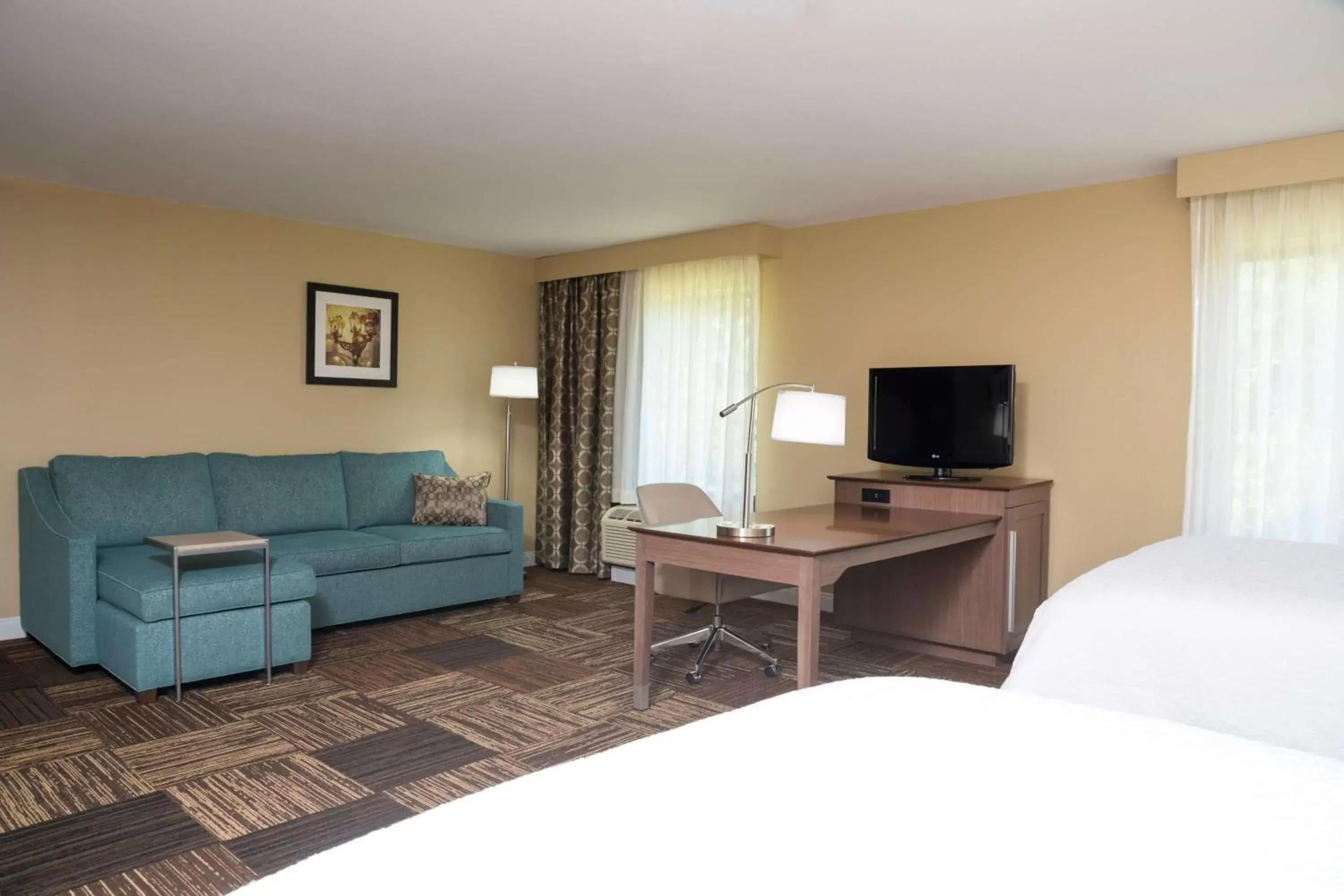 Bed, TV/Entertainment Center in Hampton Inn & Suites Mansfield South @ I 71