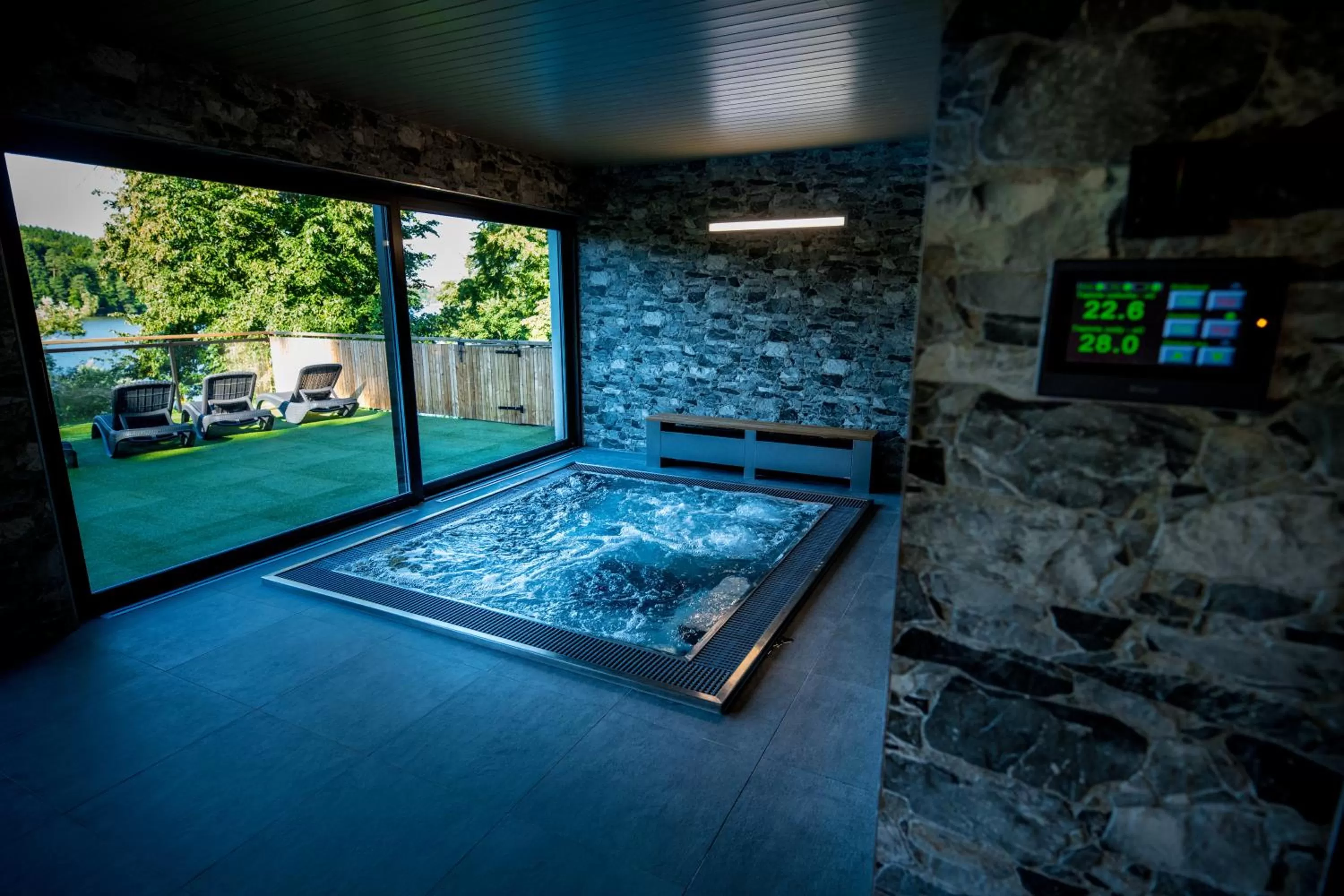 Hot Tub in Hotel Kras