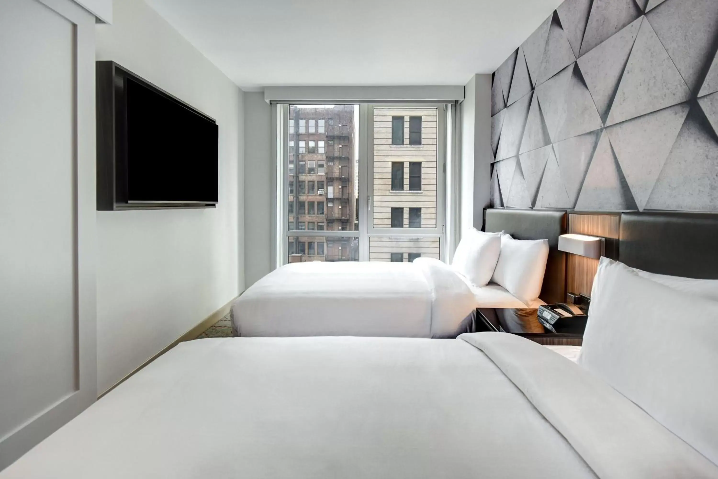 Photo of the whole room, Bed in SpringHill Suites by Marriott New York Midtown Manhattan/Park Ave