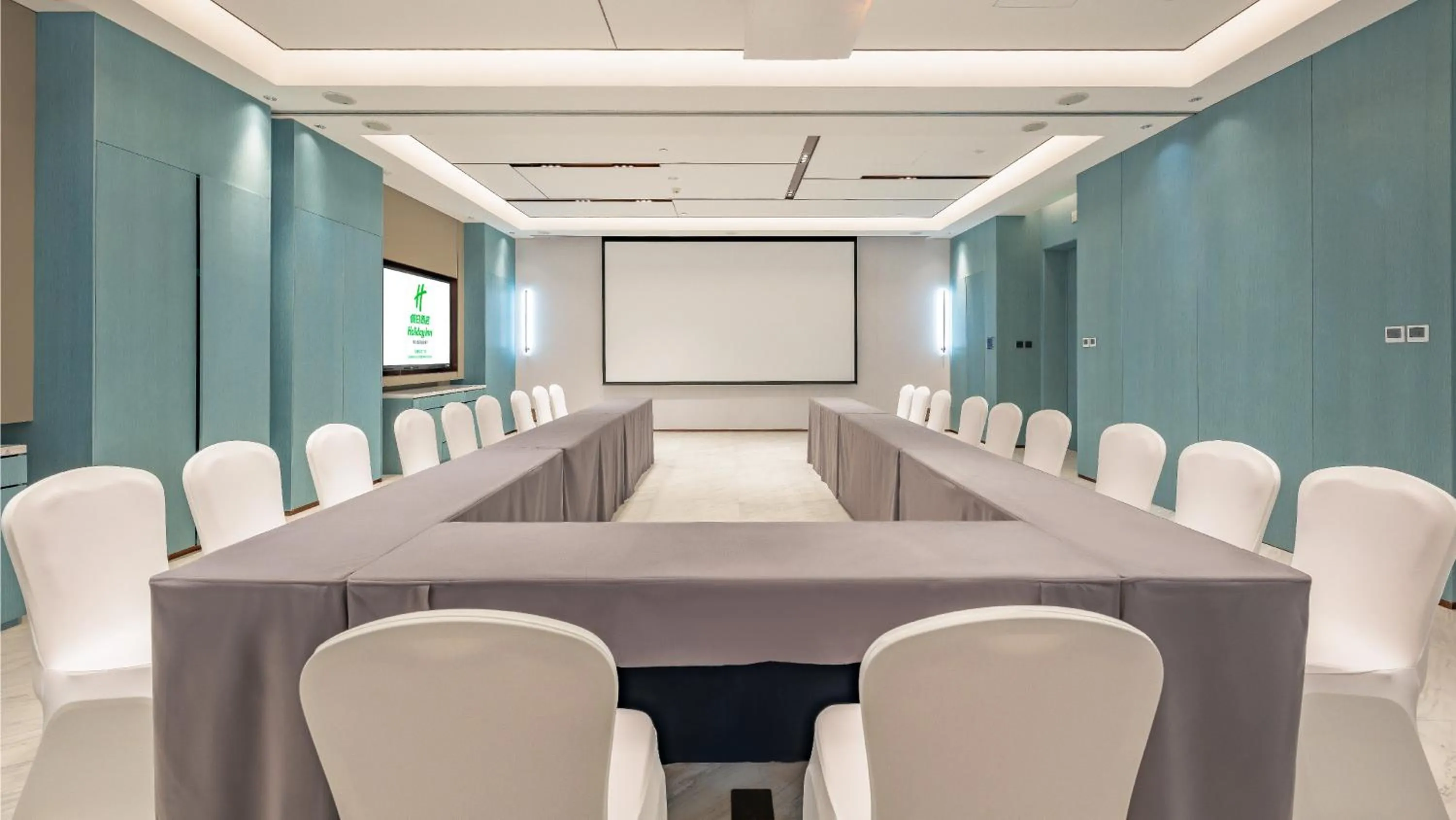 Meeting/conference room in Holiday Inn Changchun Oriental Plaza by IHG