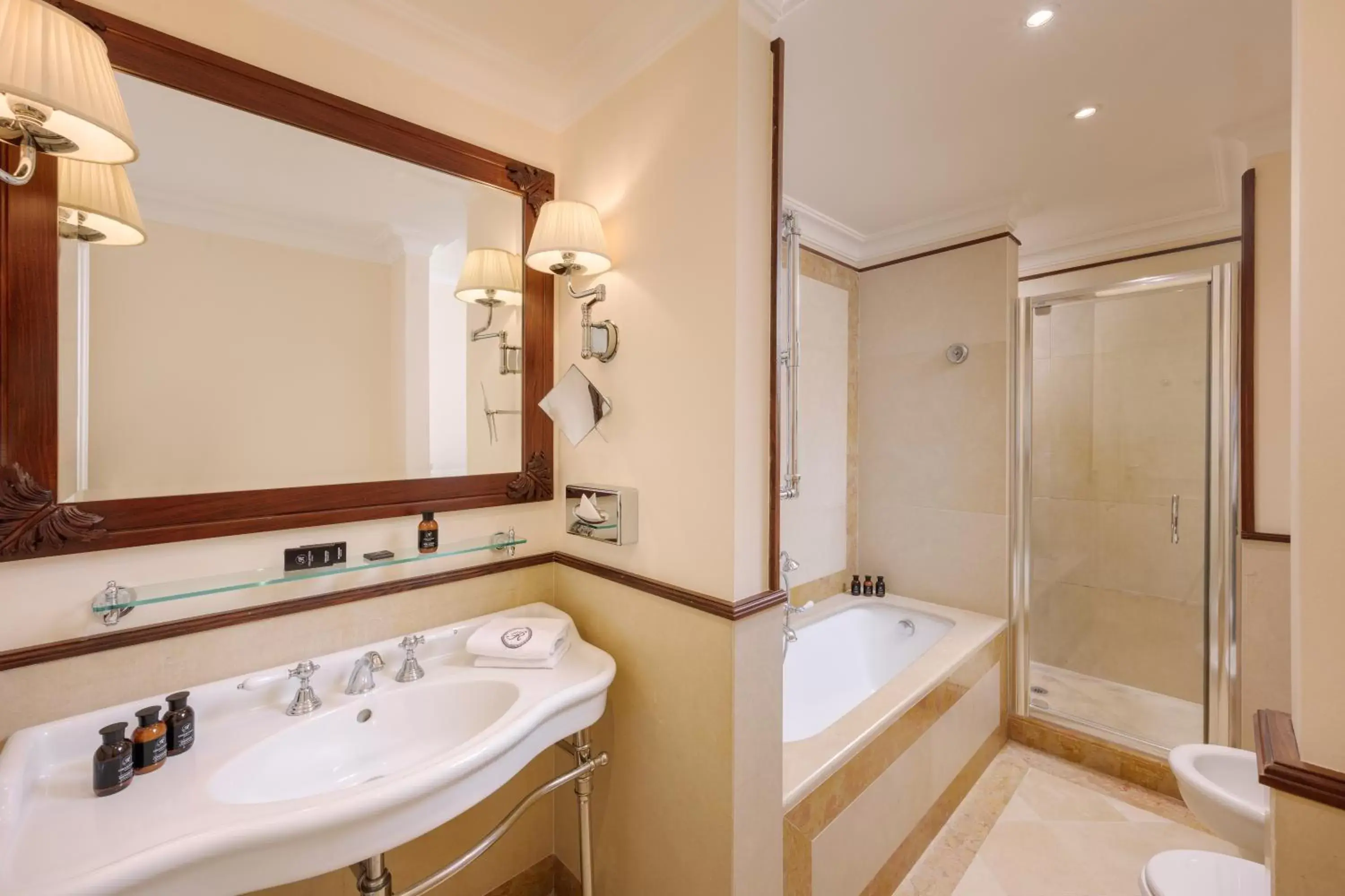 Shower, Bathroom in Grand Hotel Bristol Resort & Spa