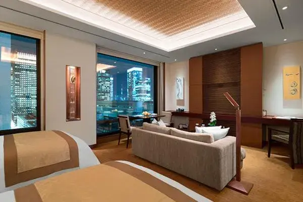 Bed in The Peninsula Tokyo