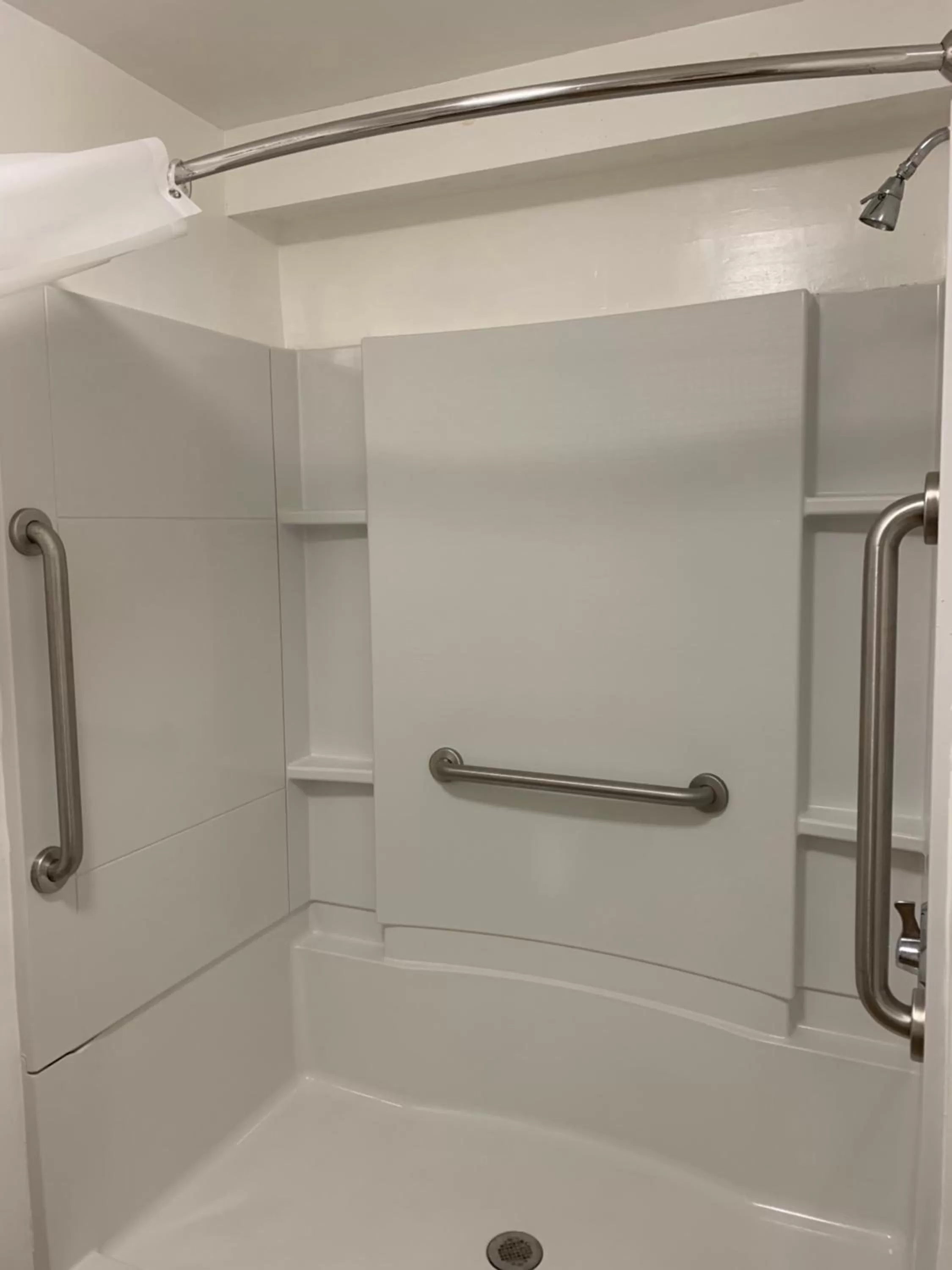 Bathroom in Lake Inn