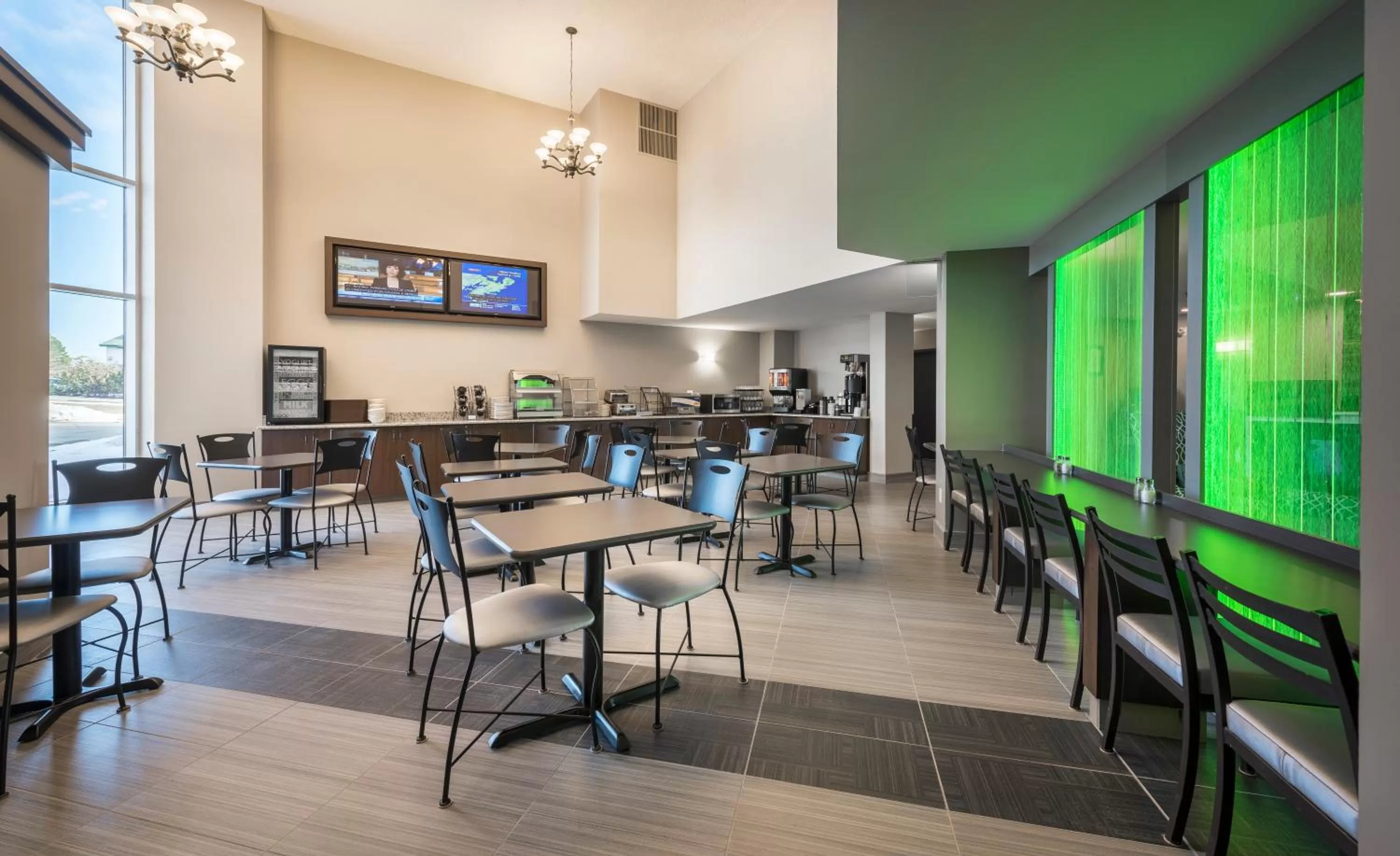 Food and drinks in Chateau Bedford Trademark Collection by Wyndham