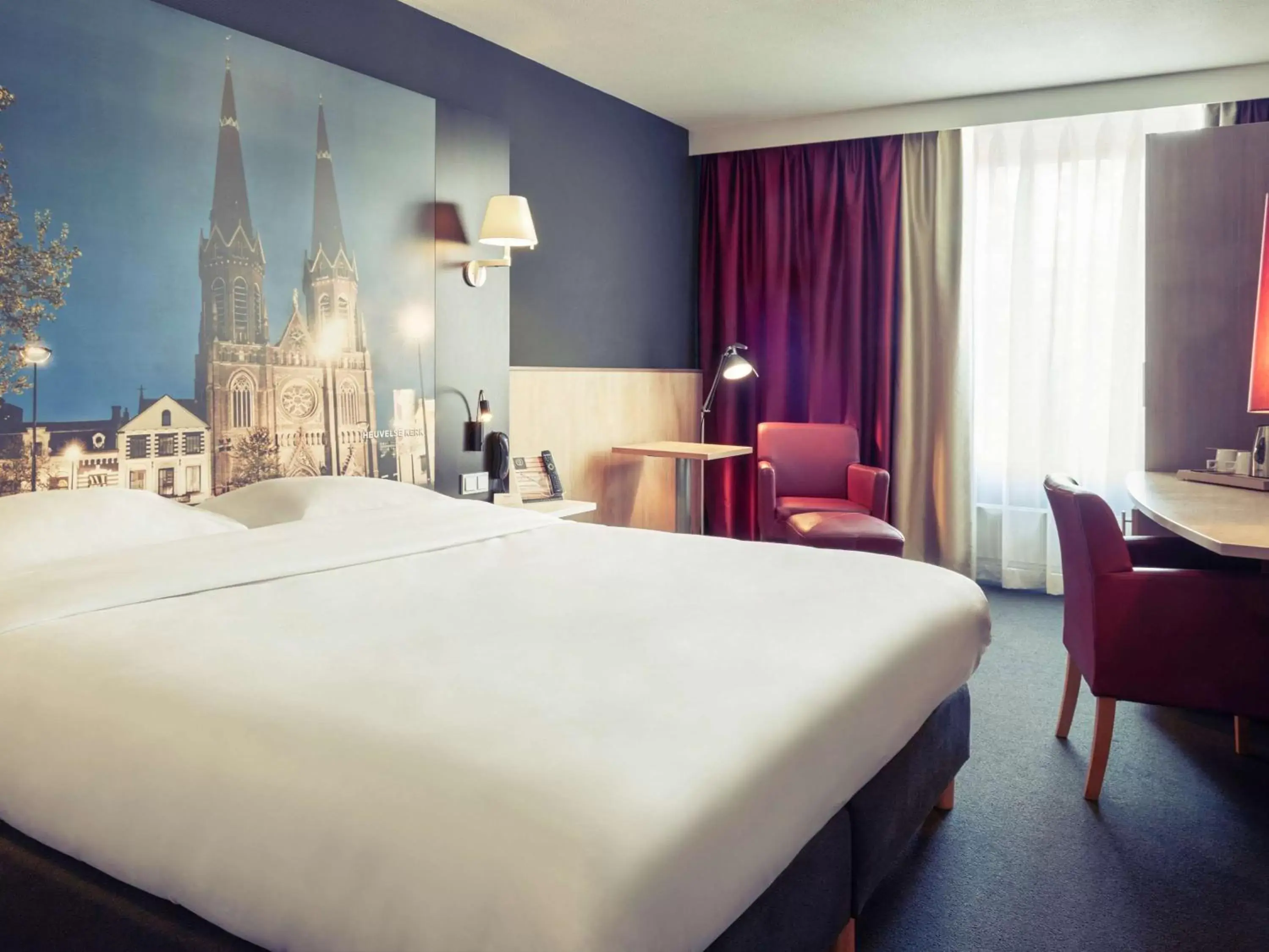 Photo of the whole room, Bed in Mercure Hotel Tilburg Centrum