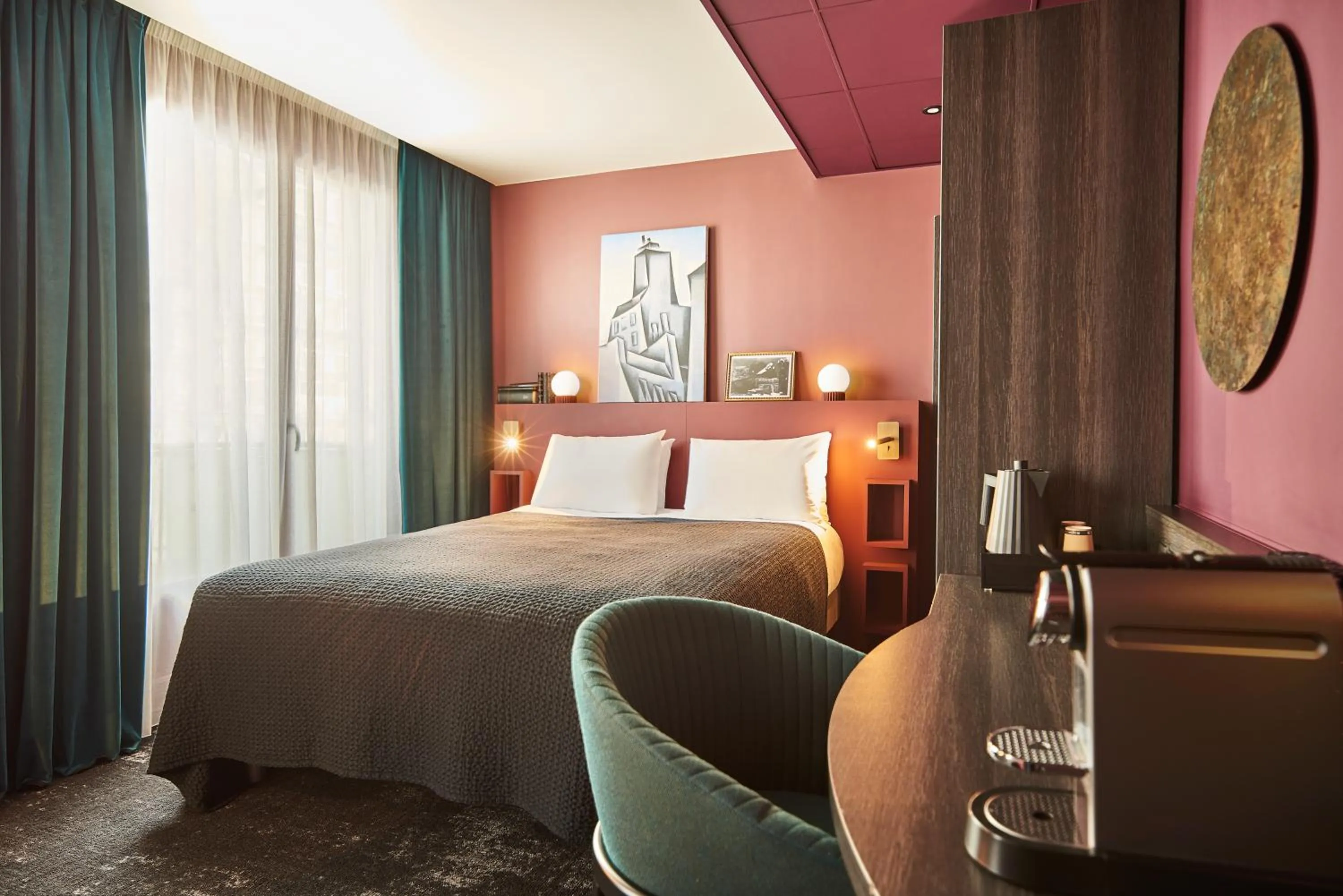 Bed in Mercure Paris Tour Eiffel Pont Mirabeau