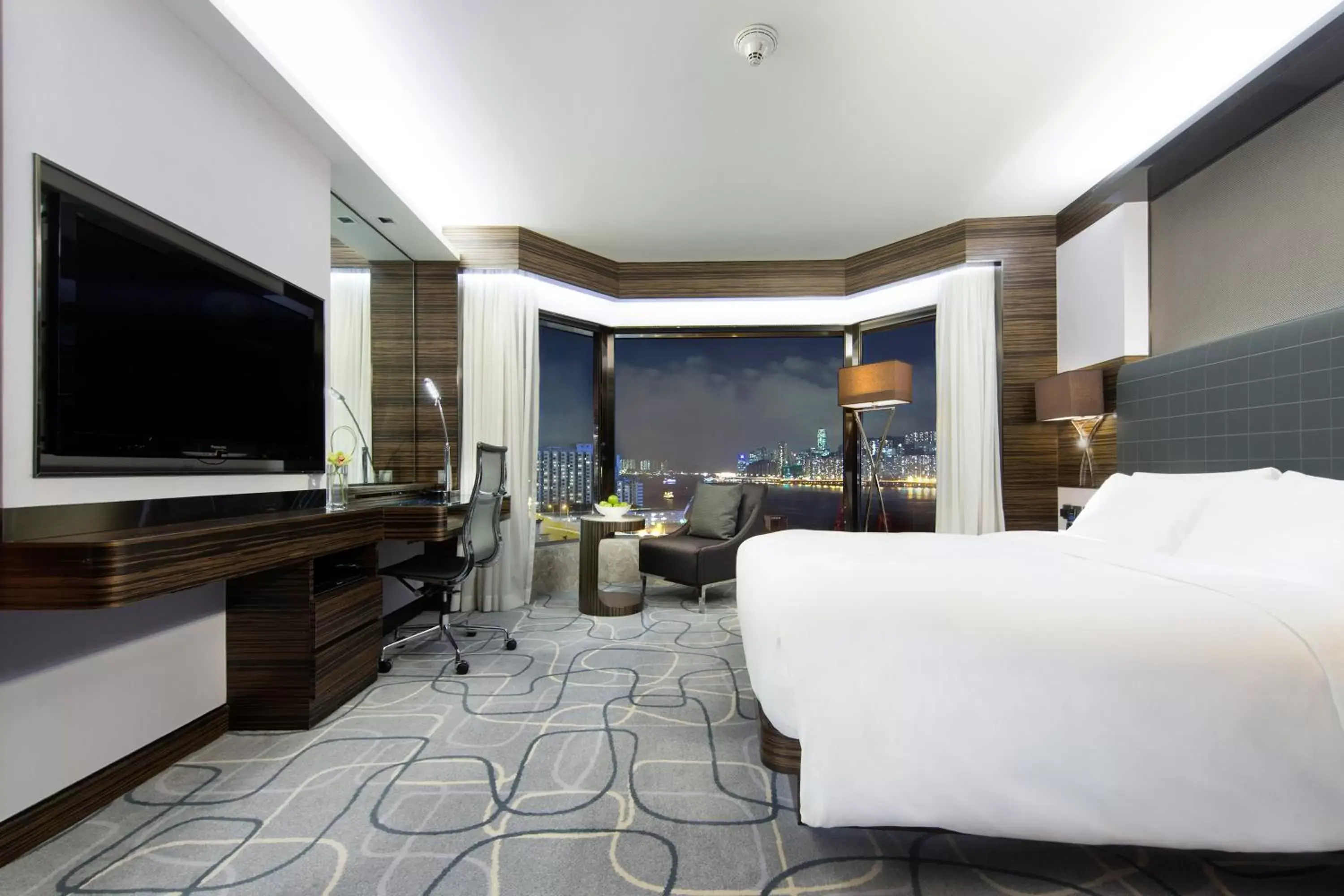 Photo of the whole room, TV/Entertainment Center in New World Millennium Hong Kong Hotel