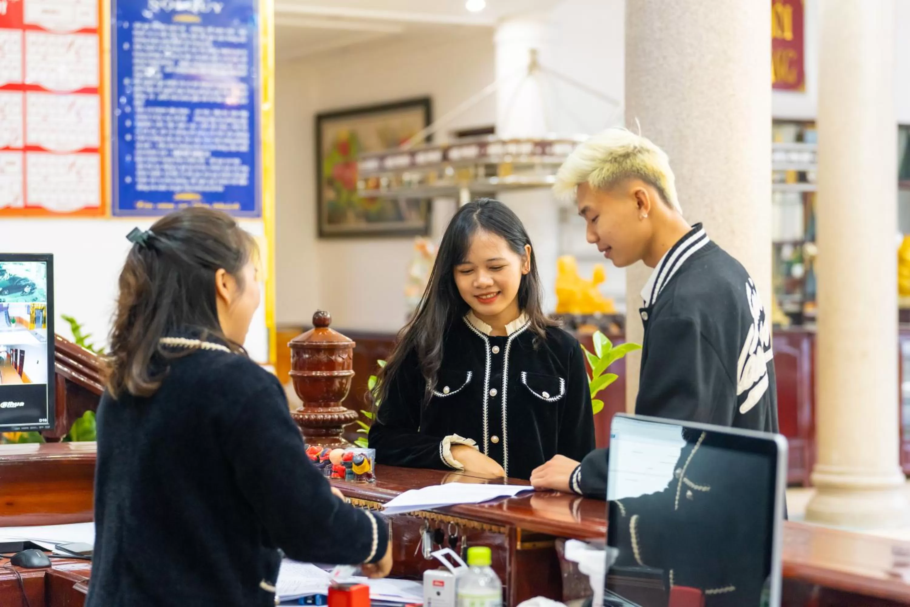 PHÚ QUÝ HOTEL near ĐÔNG KINH MARKET