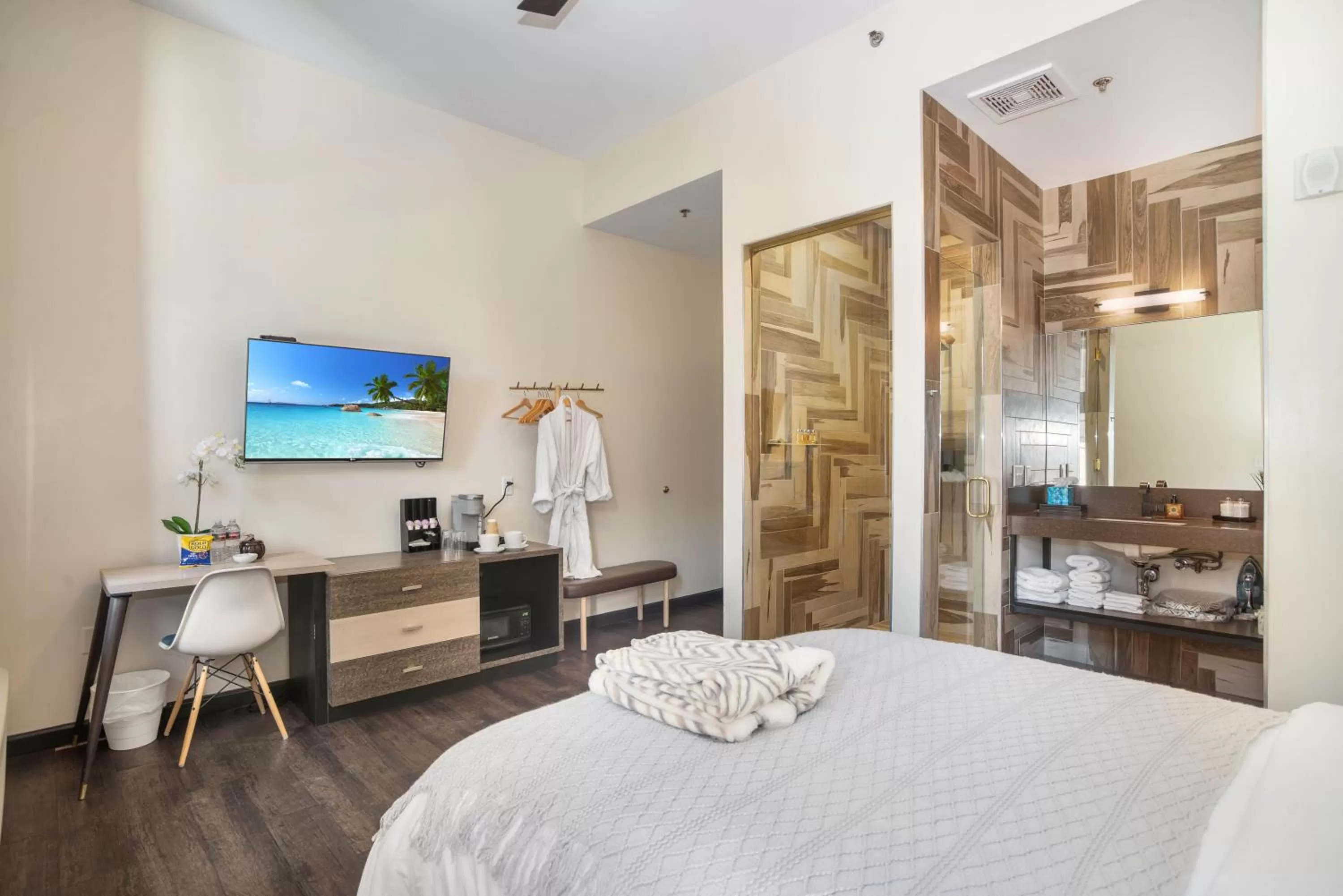 Photo of the whole room, Bed in Good Hotels Downtown Denver