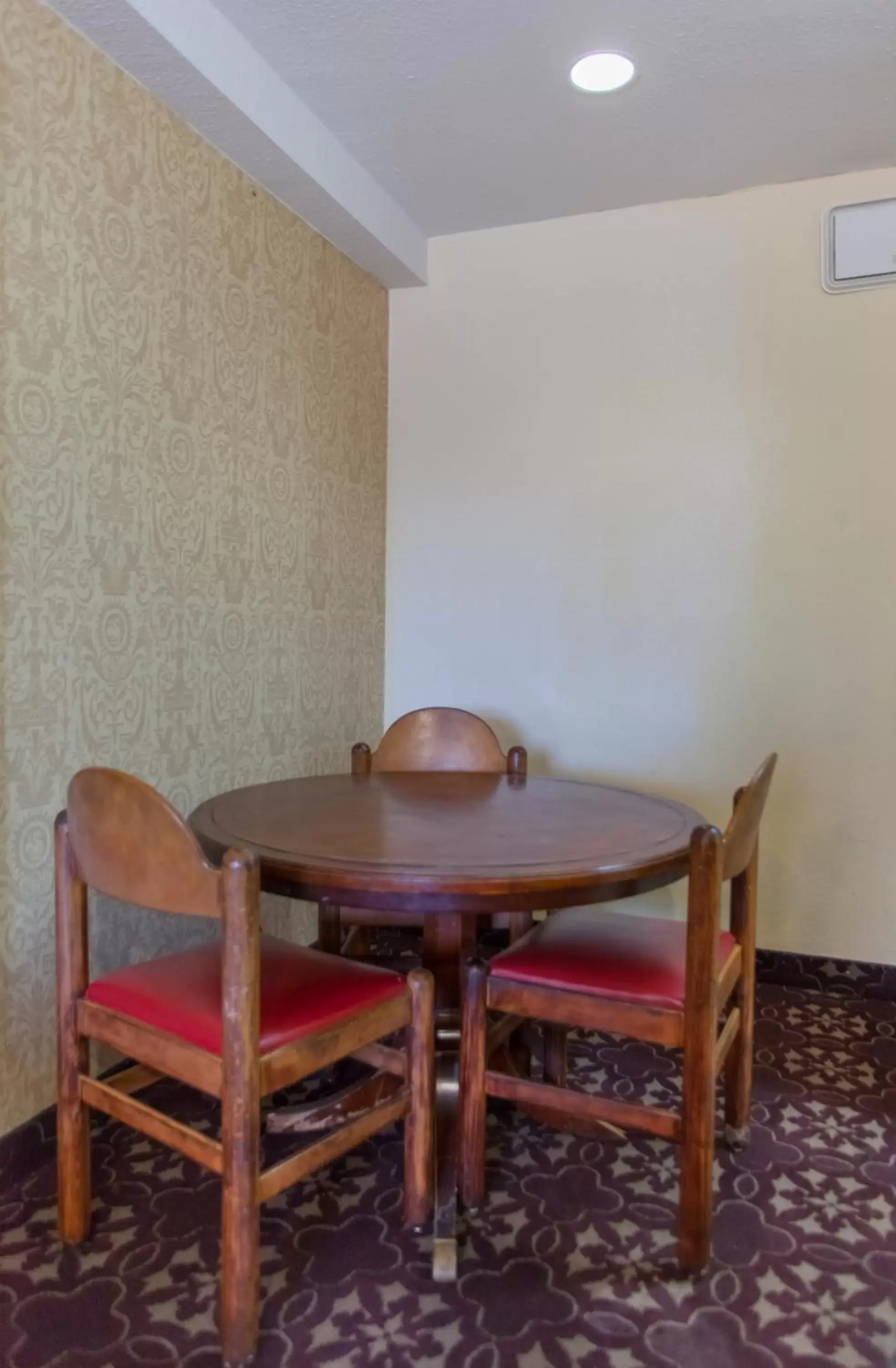 Dining Area in Days Inn by Wyndham Shenandoah