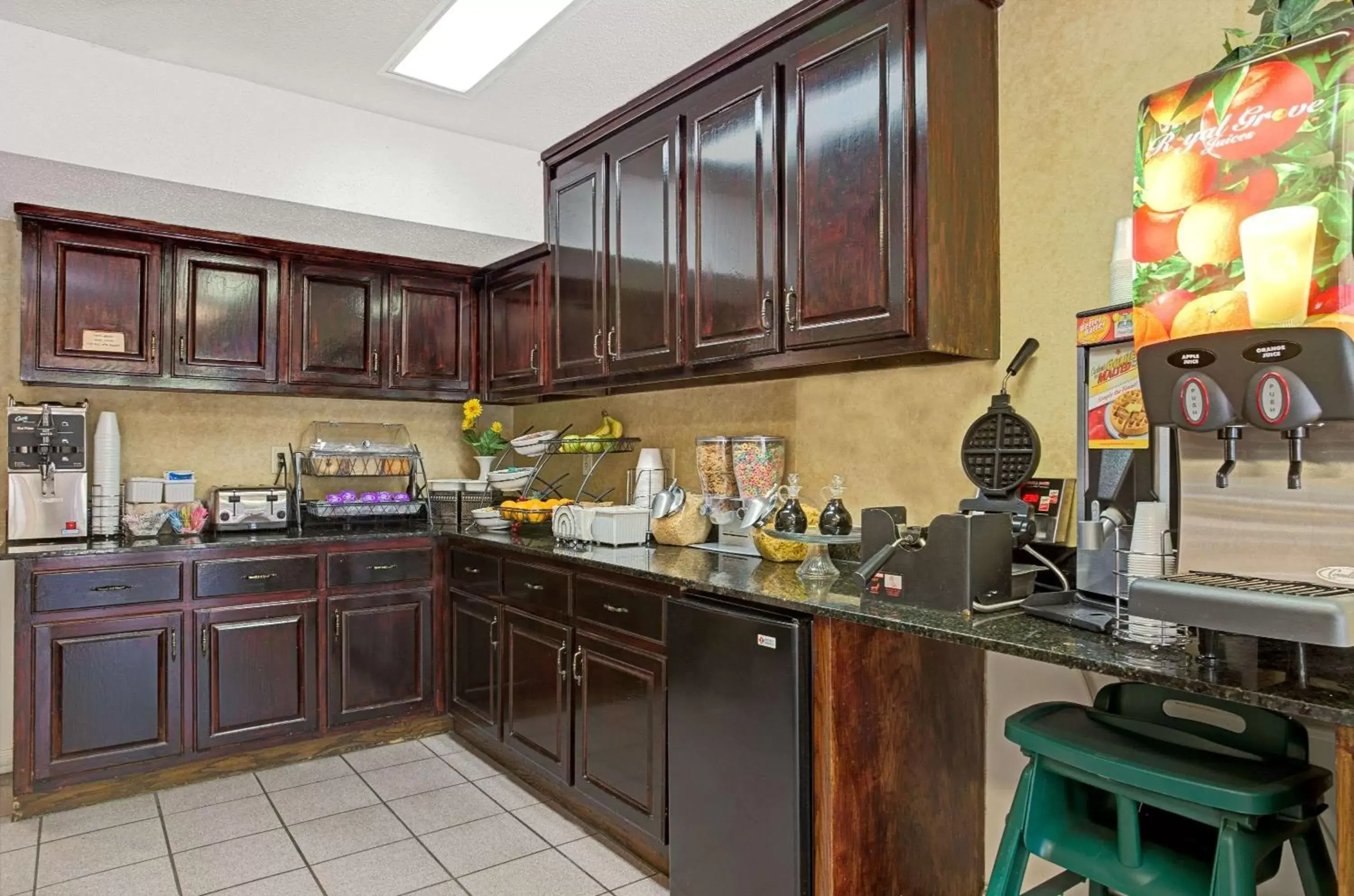 Restaurant/places to eat in Baymont by Wyndham Smithfield Restaurant/places to eat in Baymont by Wyndham Smithfield