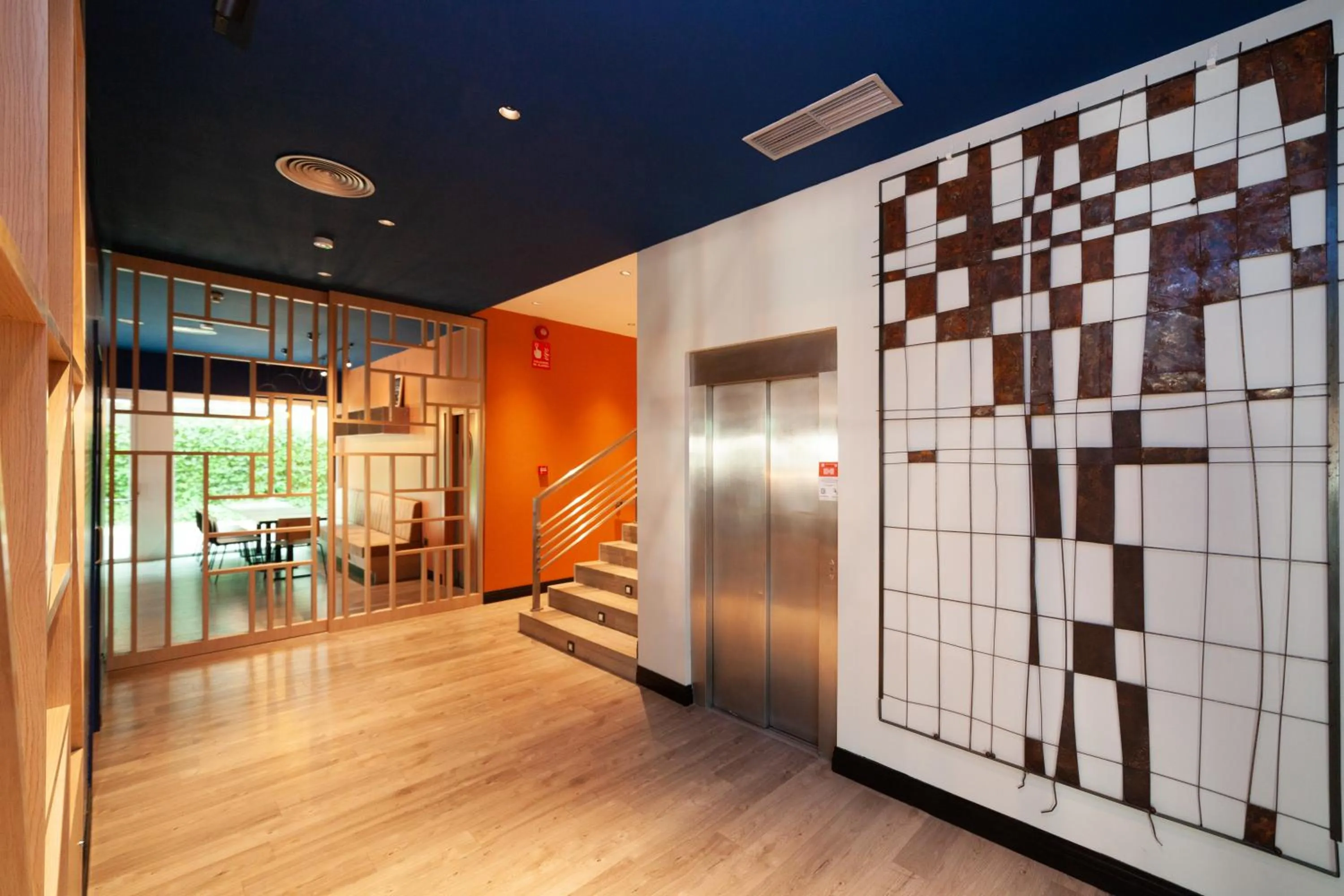 Lobby or reception in Ibis Alcala de Henares La Garena