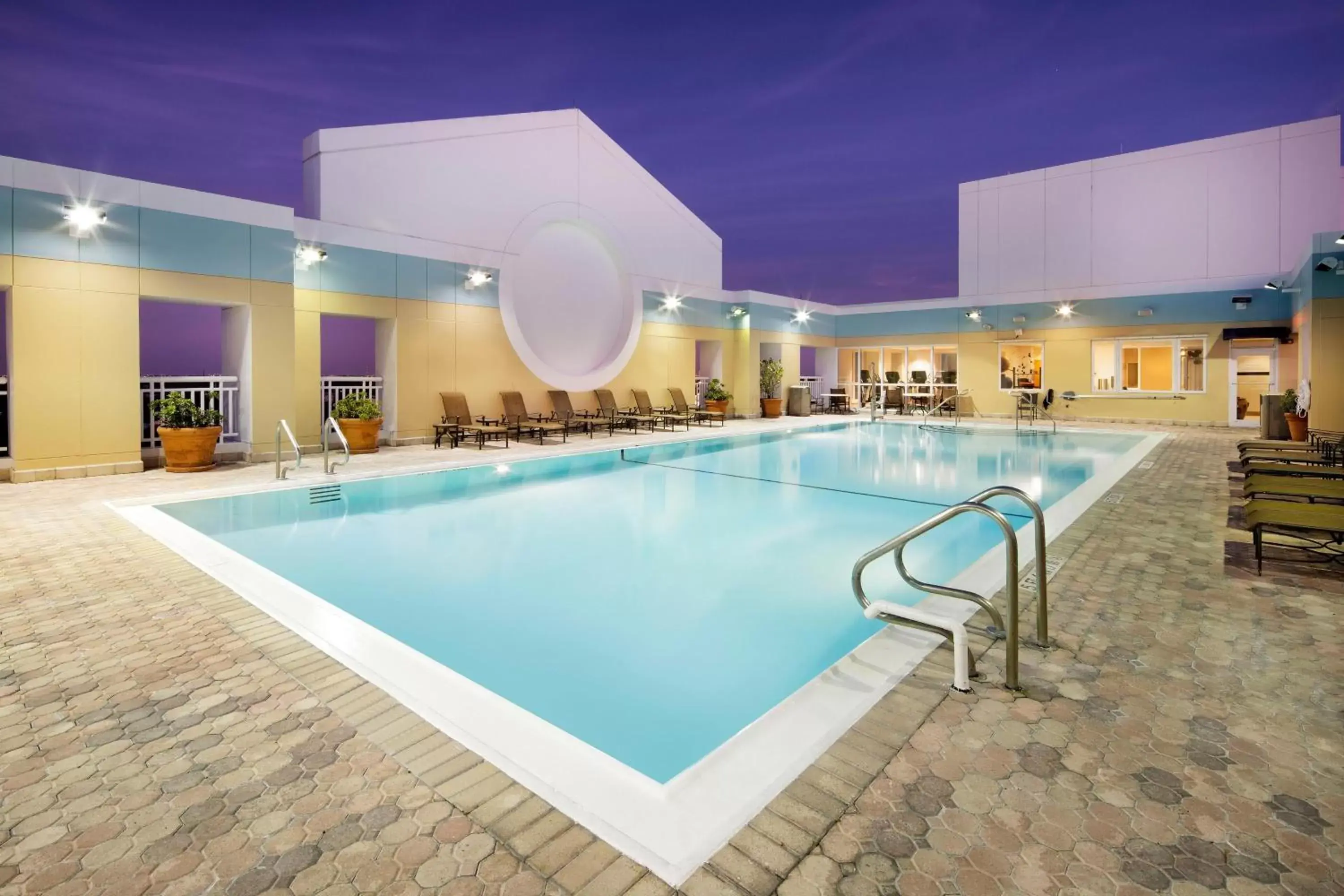 Swimming Pool in Sheraton Suites Fort Lauderdale Plantation