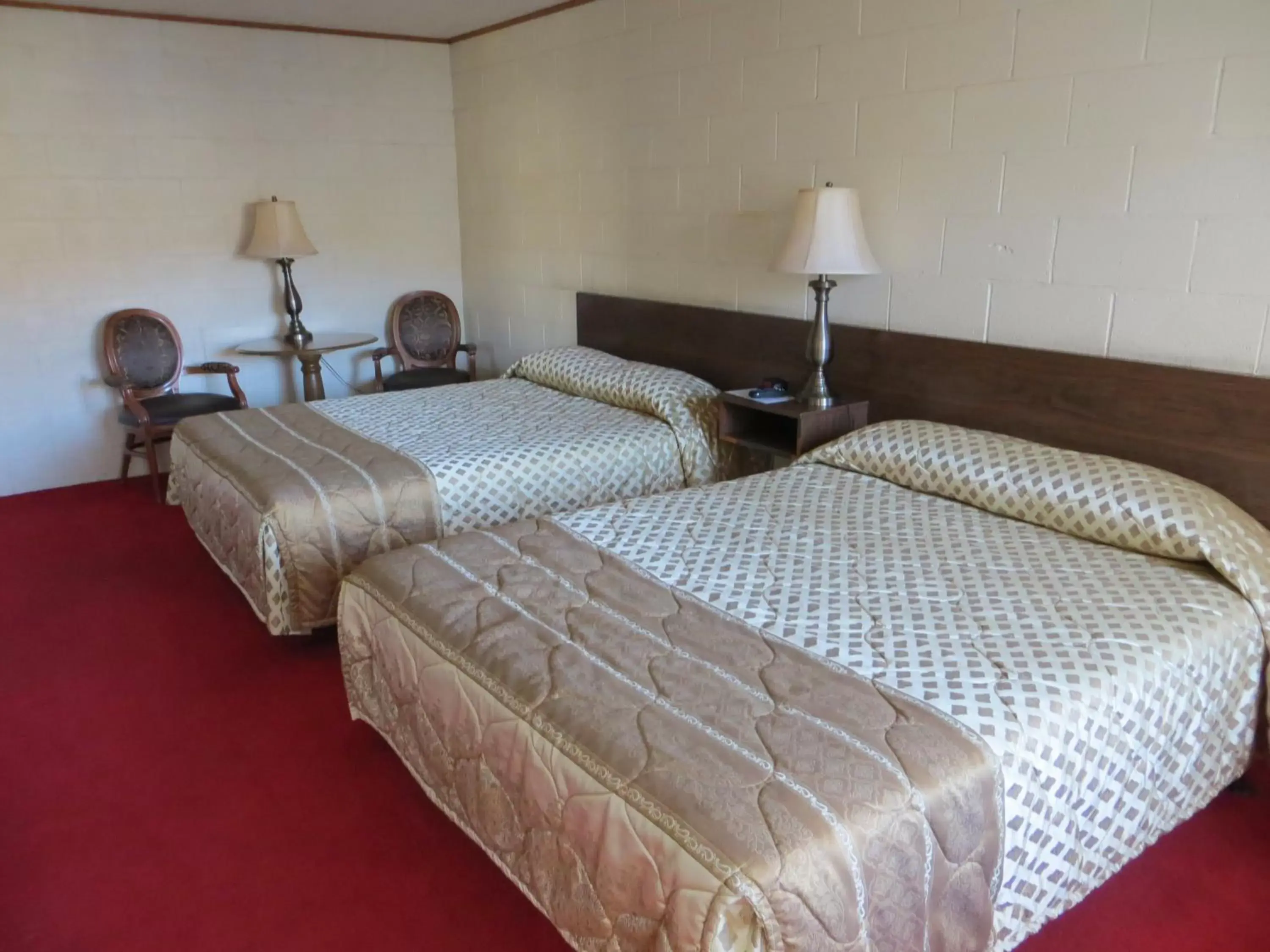 Bedroom, Bed in Alamo Inn