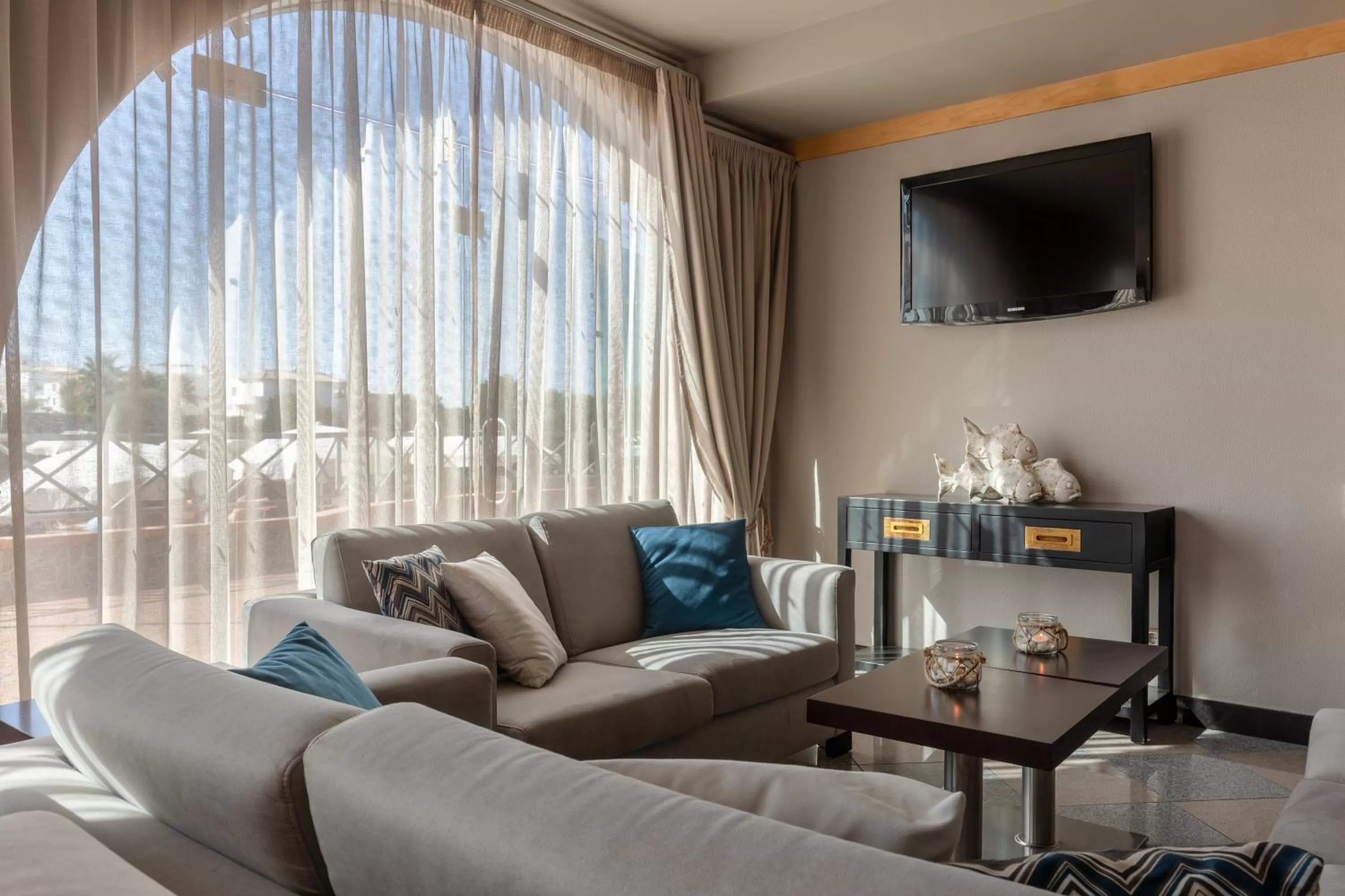 Communal lounge/ TV room in The Navigator - Solaqua