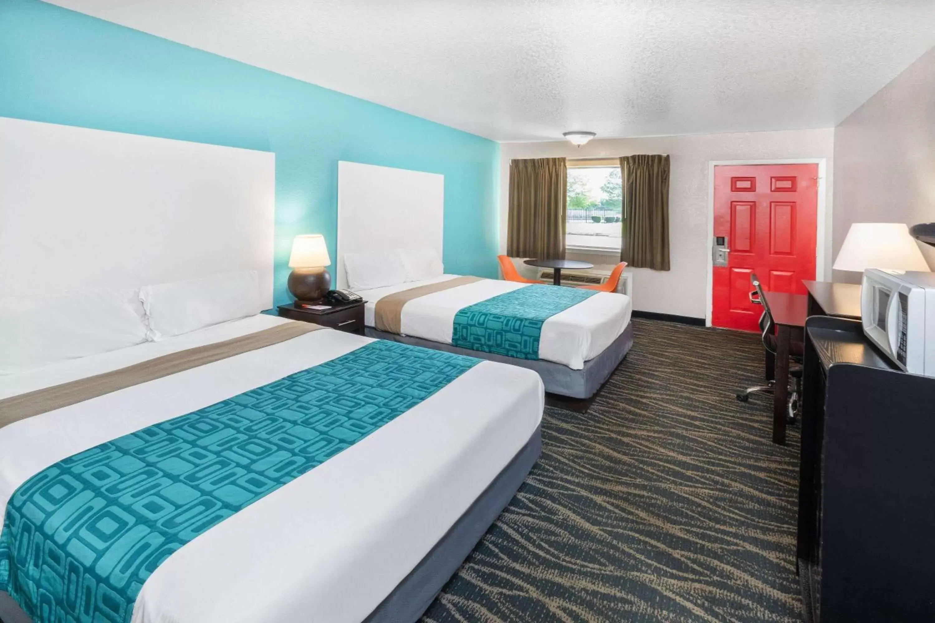 Photo of the whole room in Howard Johnson by Wyndham Houston Hobby