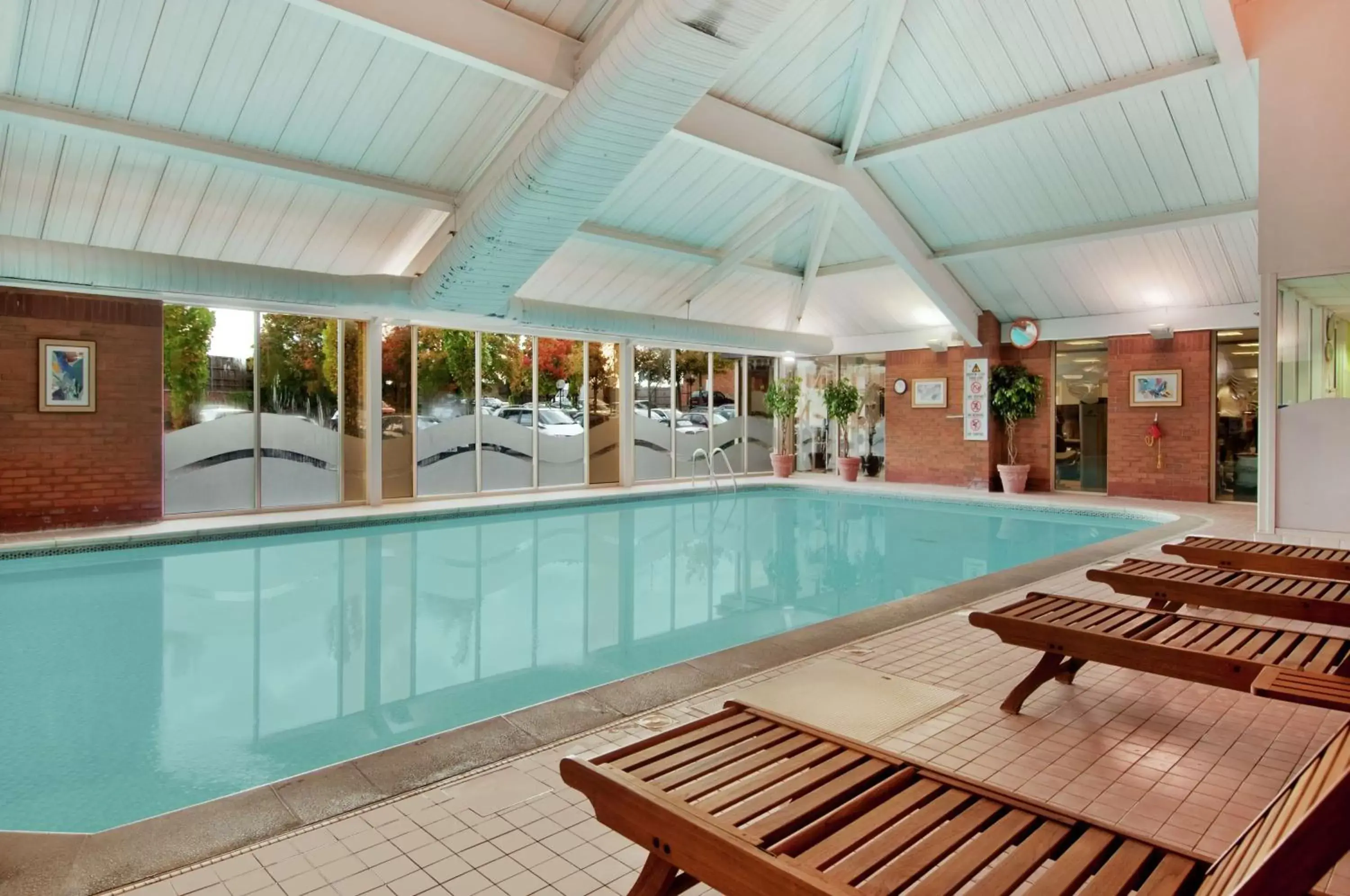 Pool view, Swimming Pool in DoubleTree by Hilton Newbury North