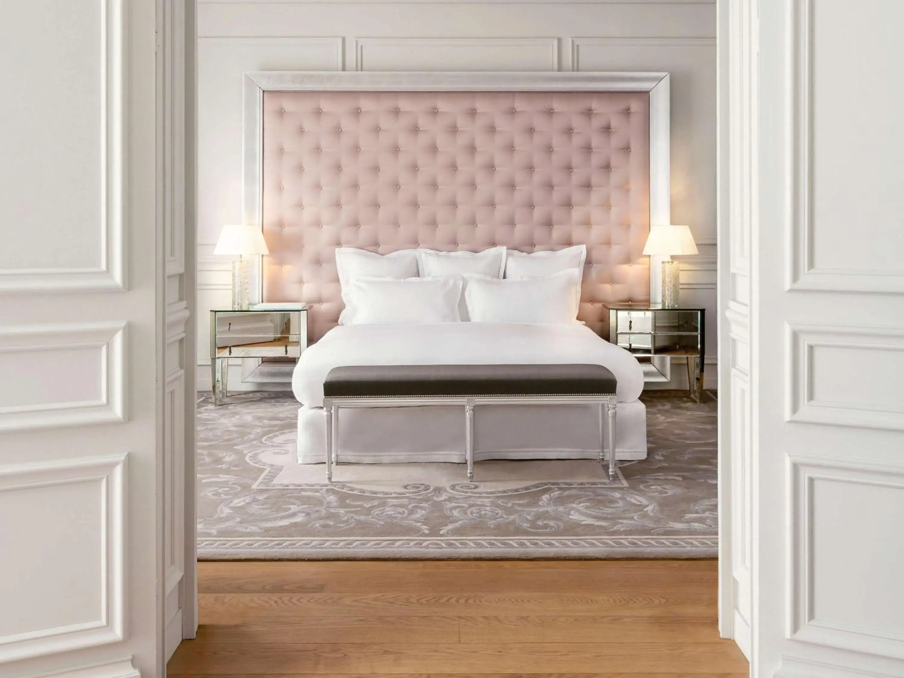 Bedroom, Bed in Le Royal Monceau Hotel Raffles Paris