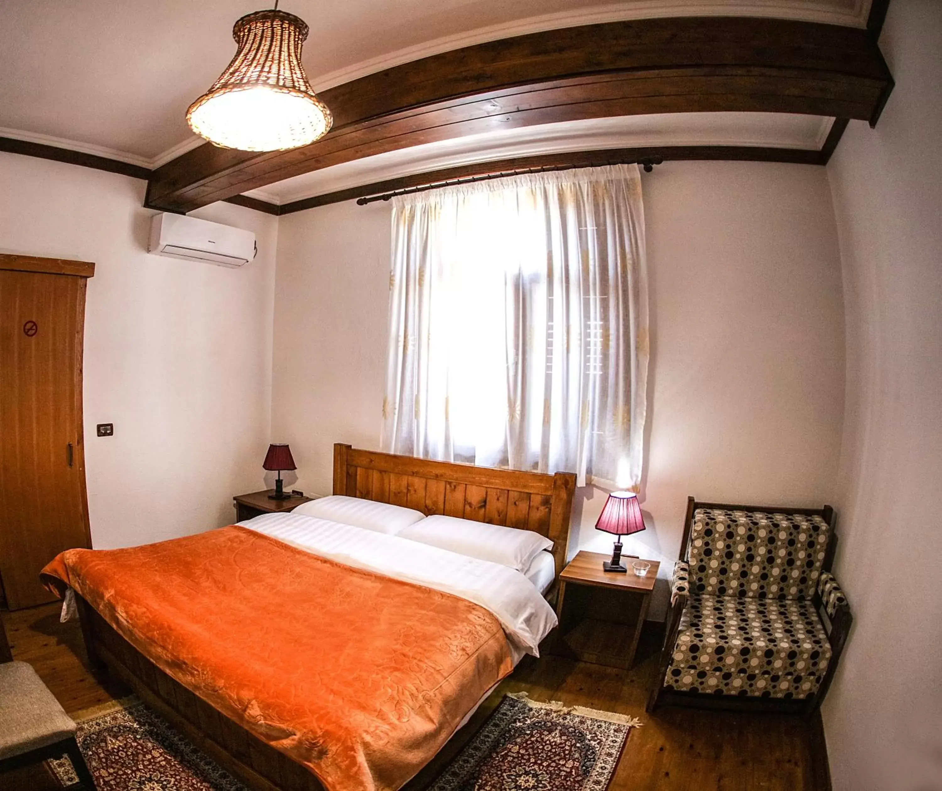 Double Room - single occupancy in Hotel Bujtina e Bardhe Double Room - single occupancy in Hotel Bujtina e Bardhe