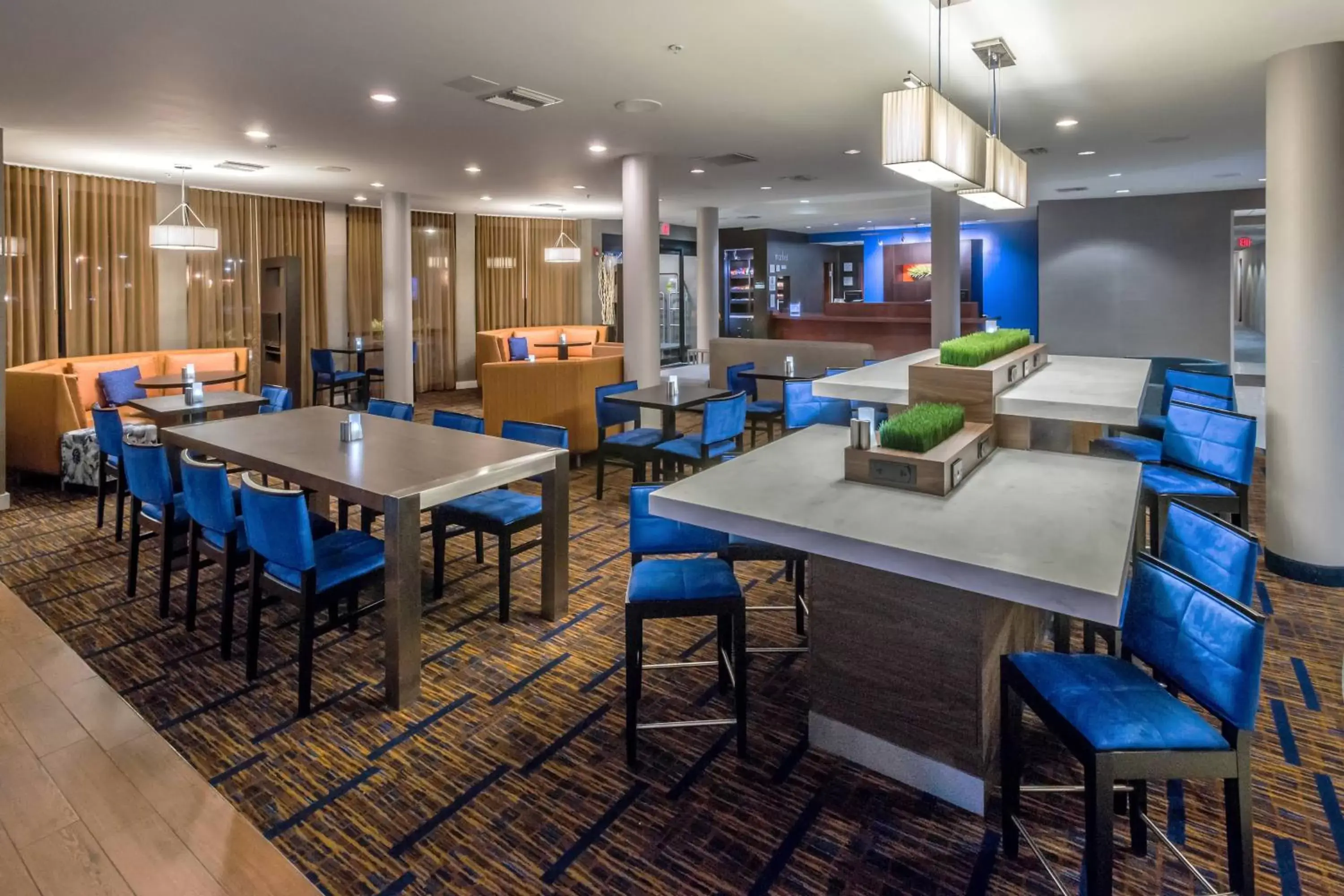 Restaurant/places to eat in Courtyard by Marriott Panama City
