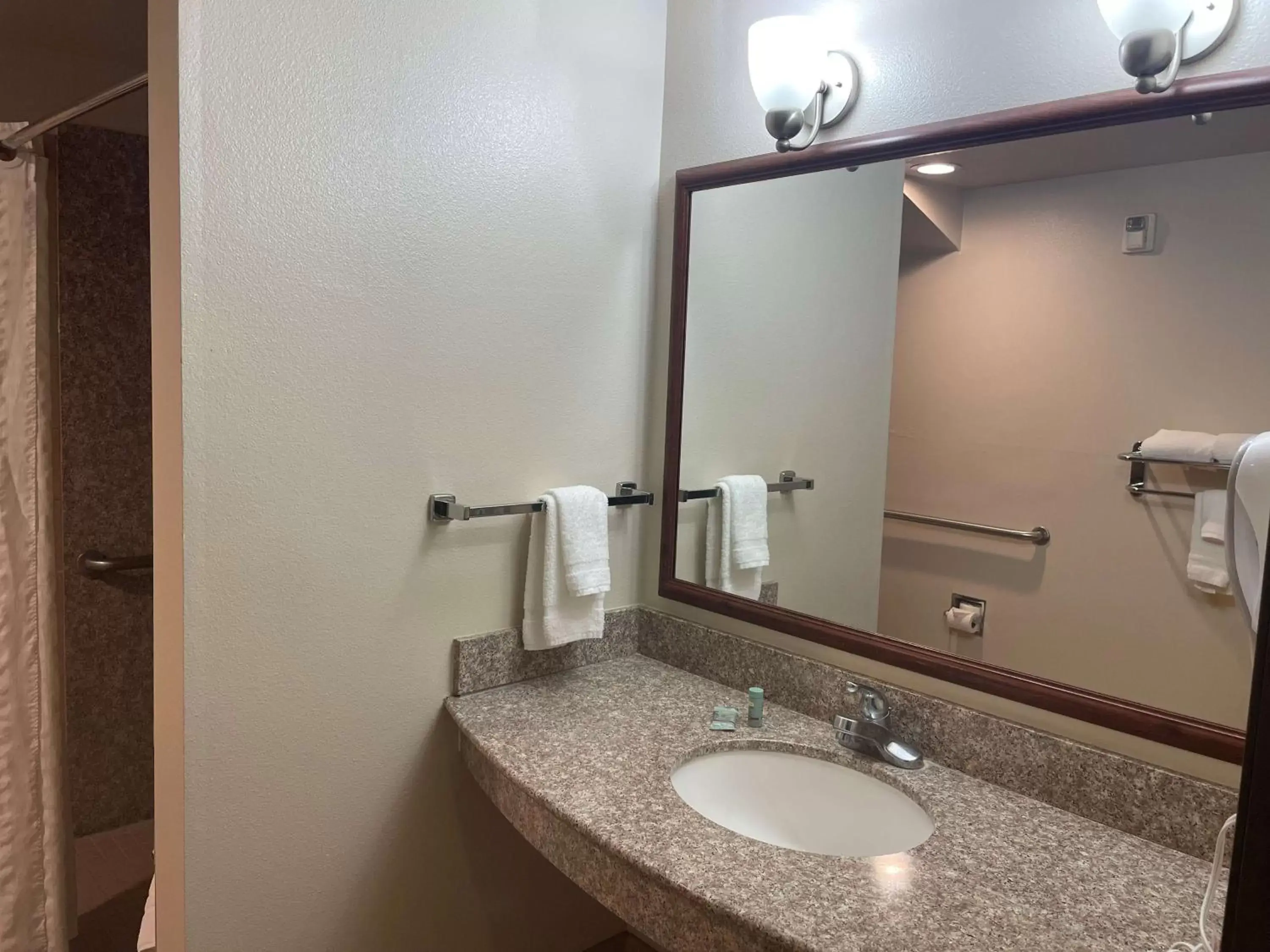 Bathroom in Best Western I-5 Inn & Suites