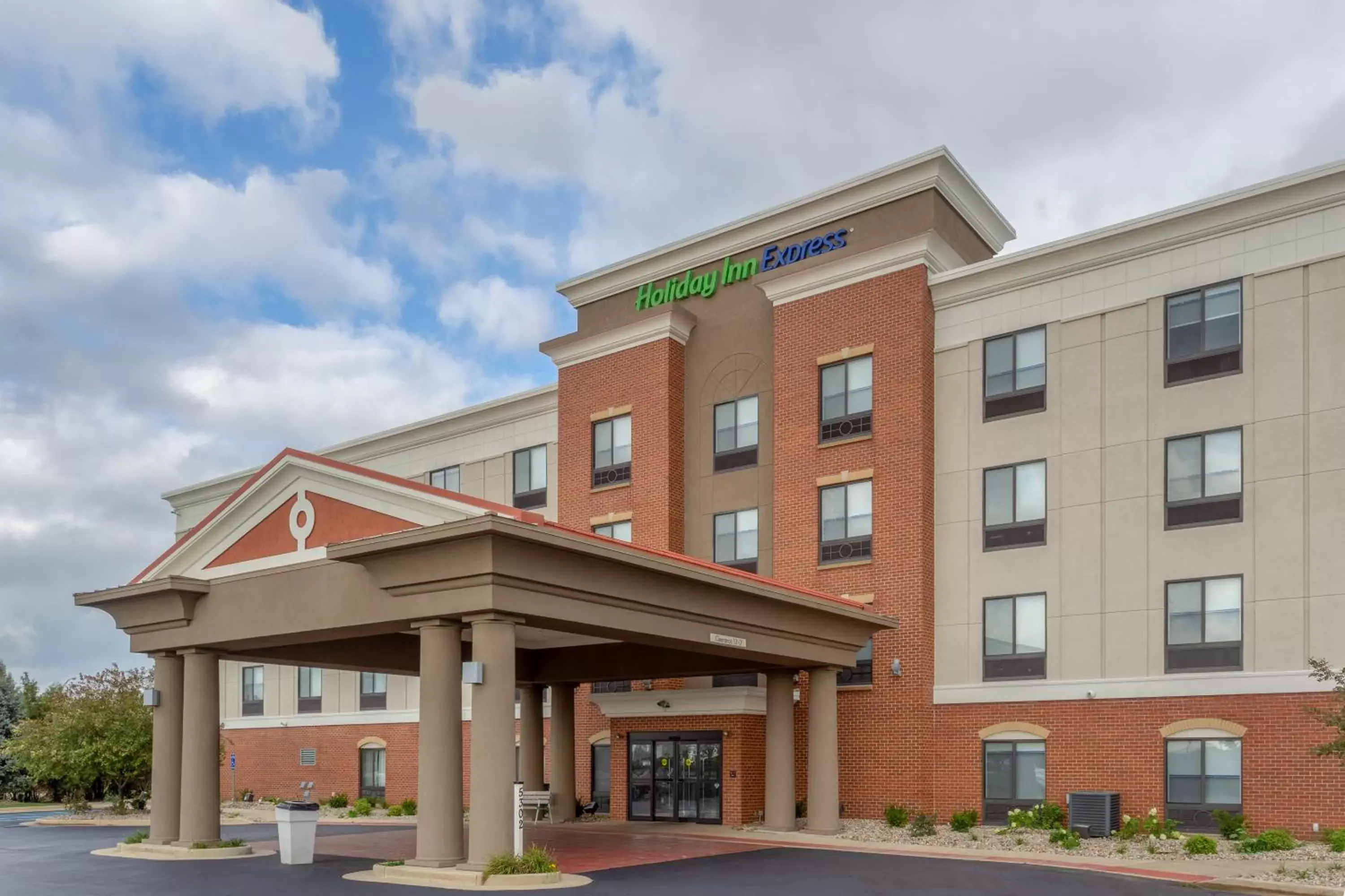 Facade/entrance, Property Building in Holiday Inn Express - Indianapolis - Southeast, an IHG Hotel