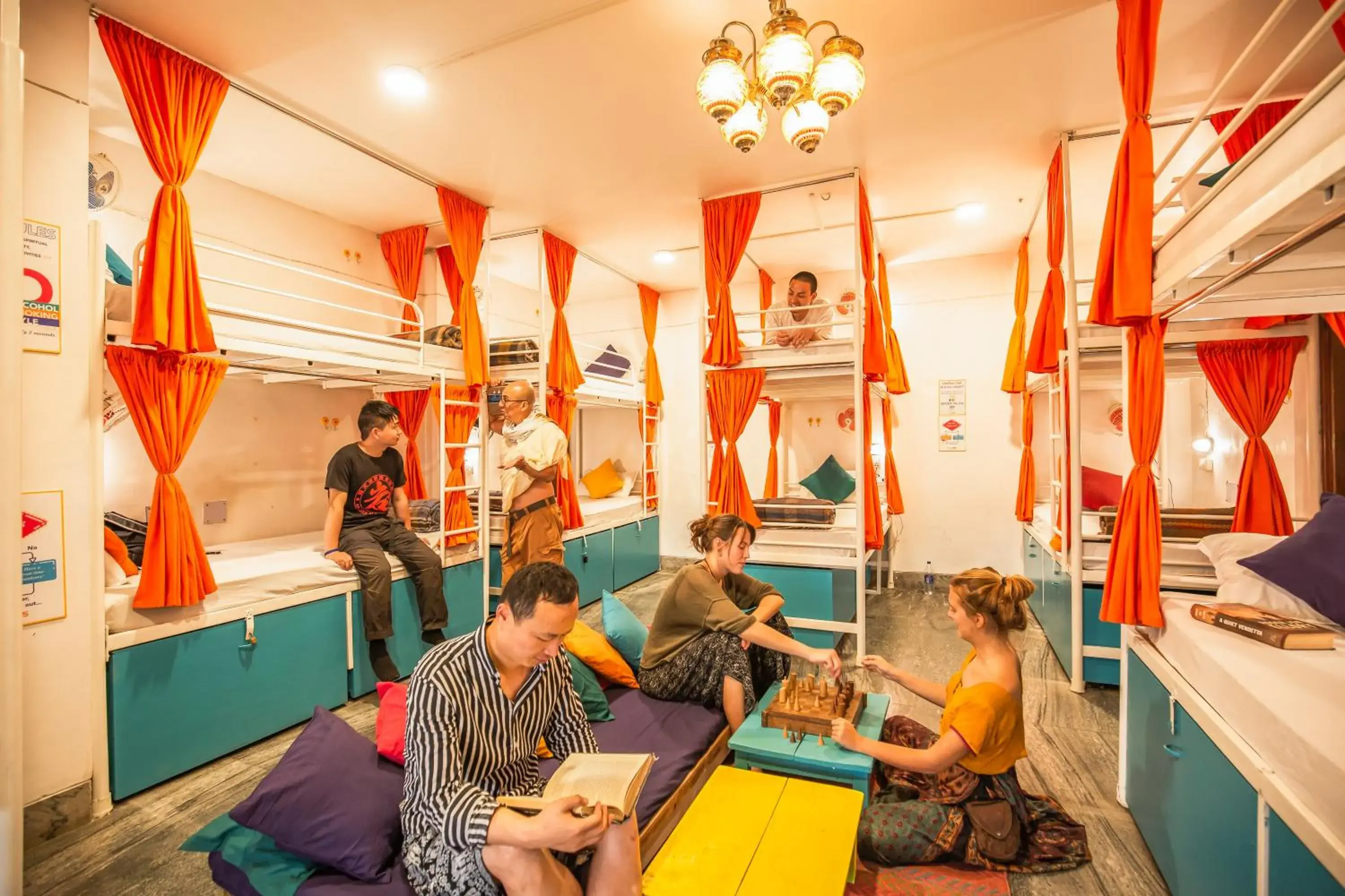 bunk bed in goSTOPS Varanasi - Rooms & Dorms