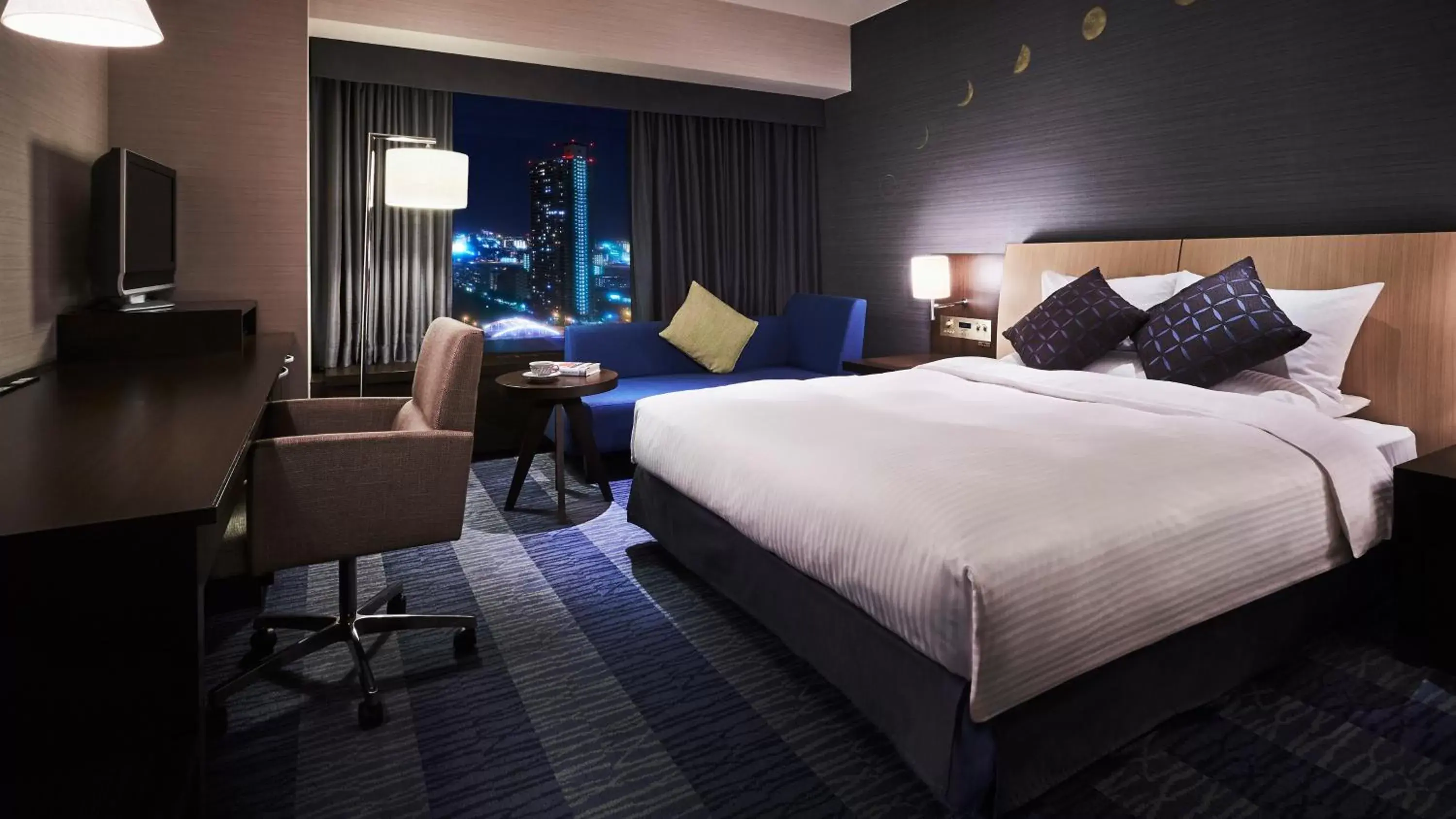 Photo of the whole room, Bed in RIHGA Royal Hotel Osaka