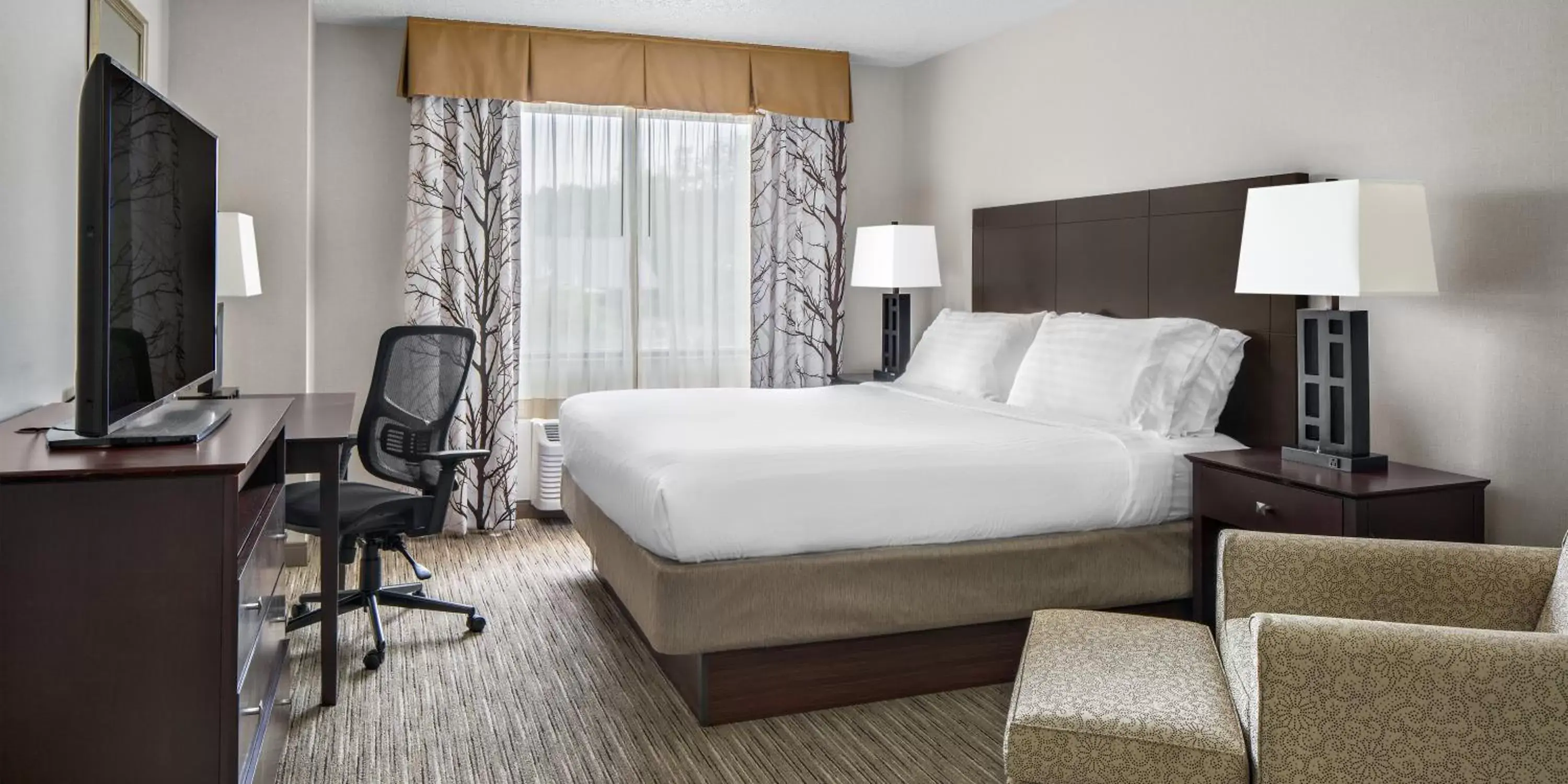 Photo of the whole room, Bed in Holiday Inn Express Grove City - Premium Outlet Mall, an IHG Hotel