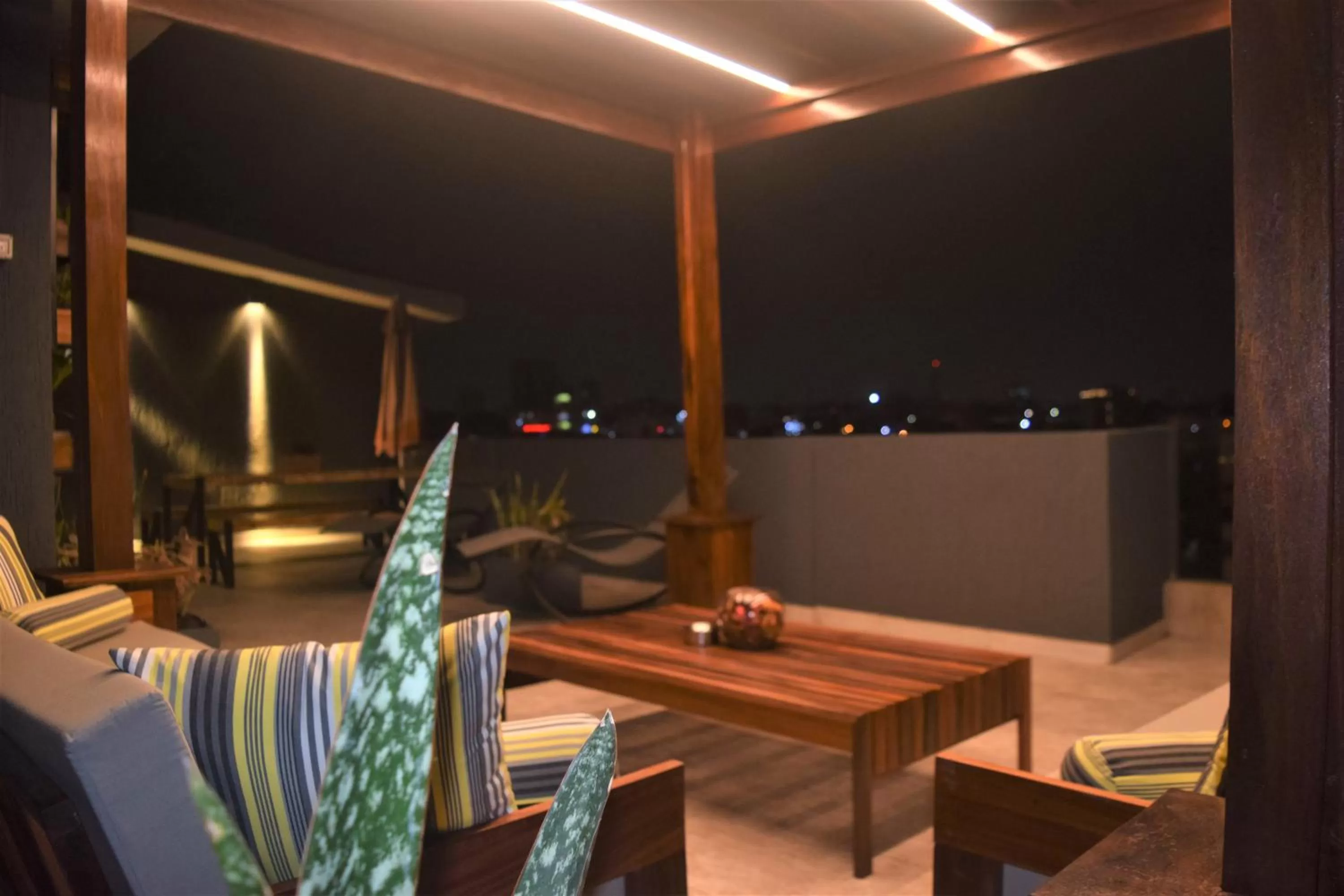 Restaurant/places to eat in Montecito Apartments