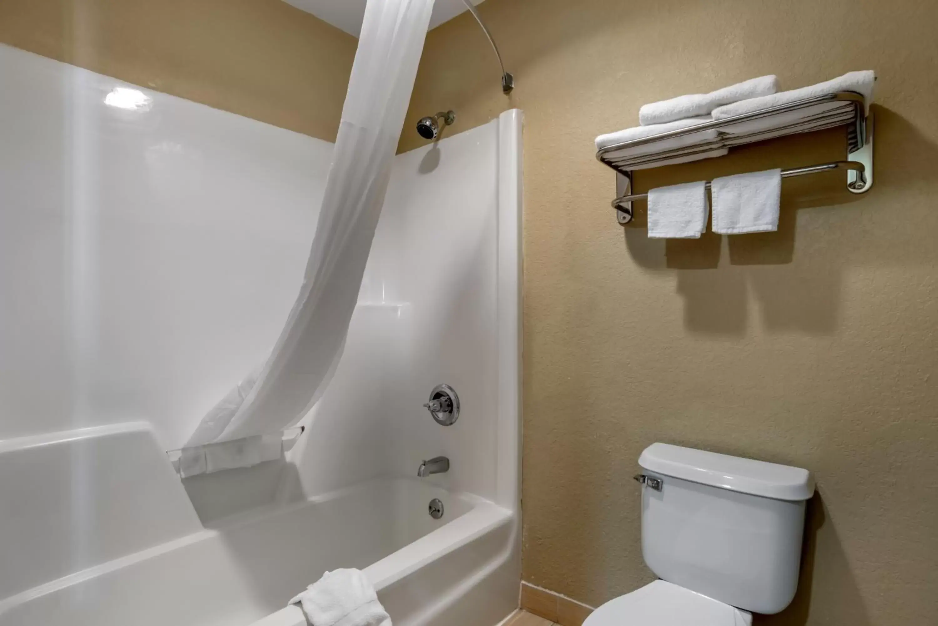 Bathroom in Quality Inn Phenix City Columbus