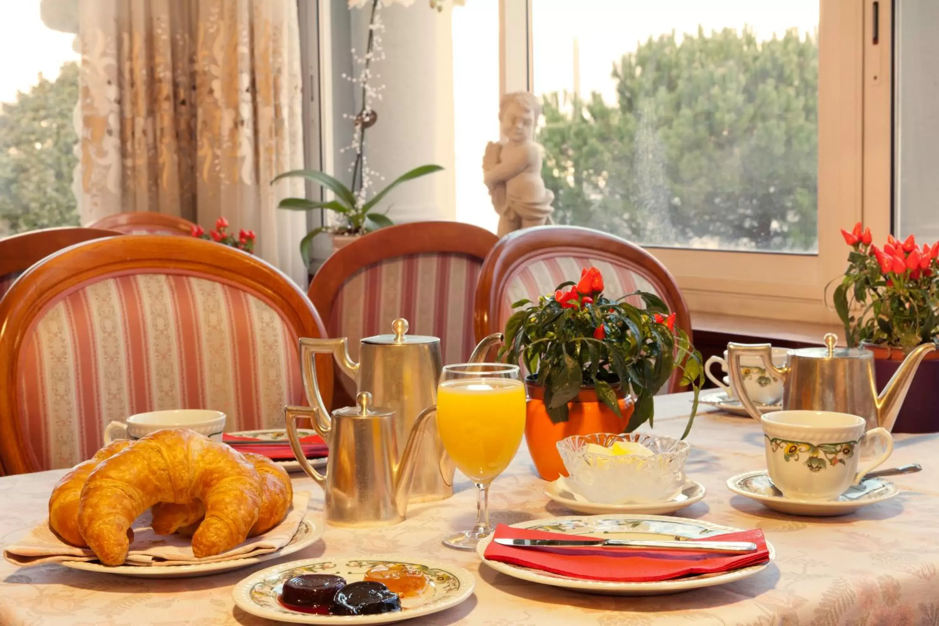 Food, Breakfast in Hotel Victoria