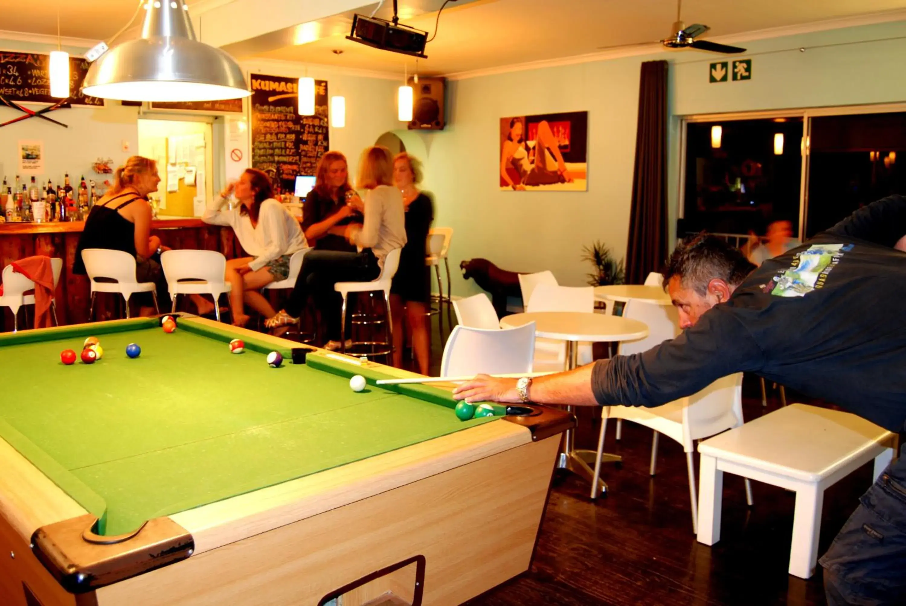 Lounge or bar, Billiards in Ashanti Lodge Backpackers