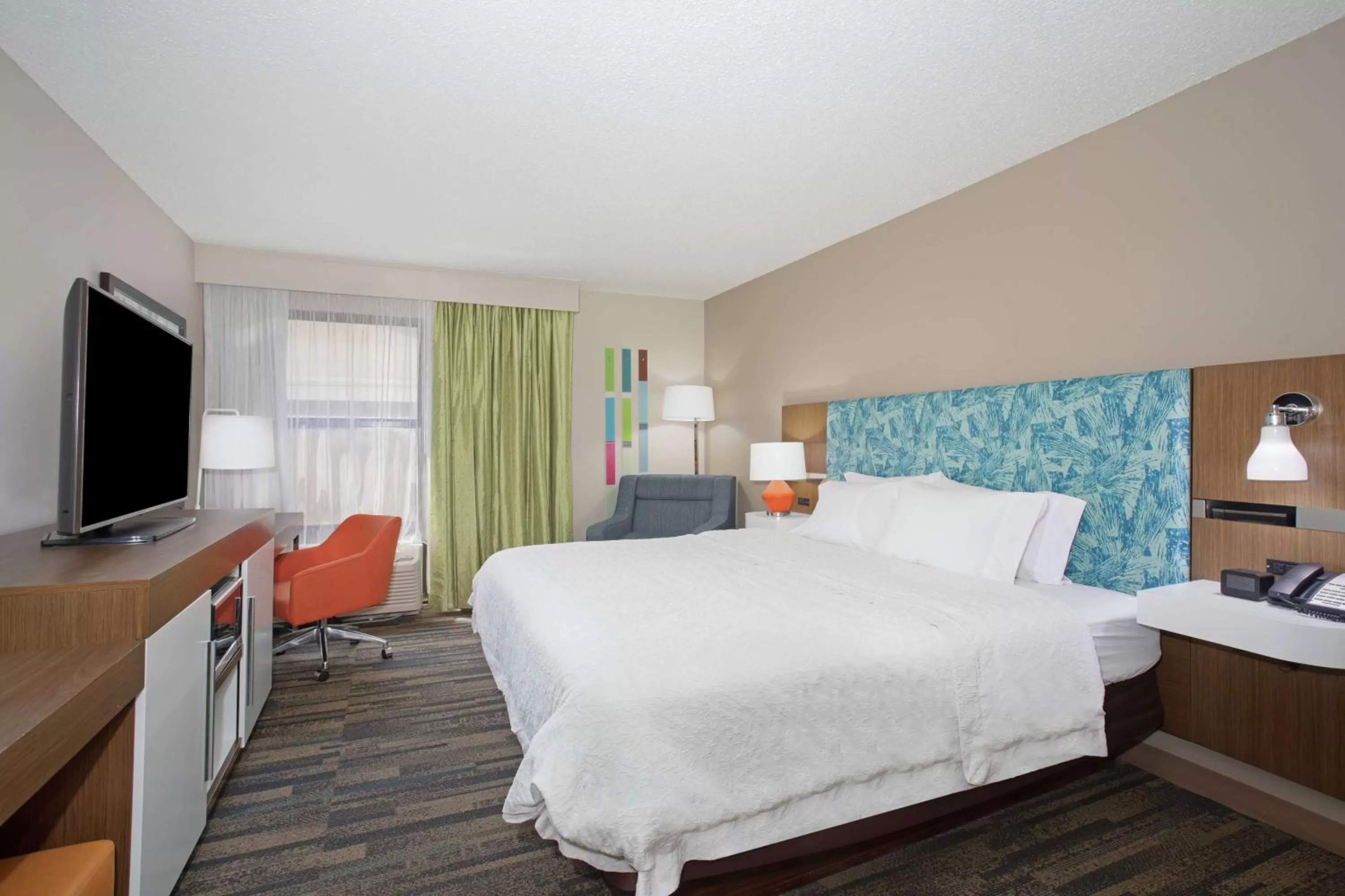 Bedroom, Bed in Hampton Inn & Suites Kansas City-Merriam