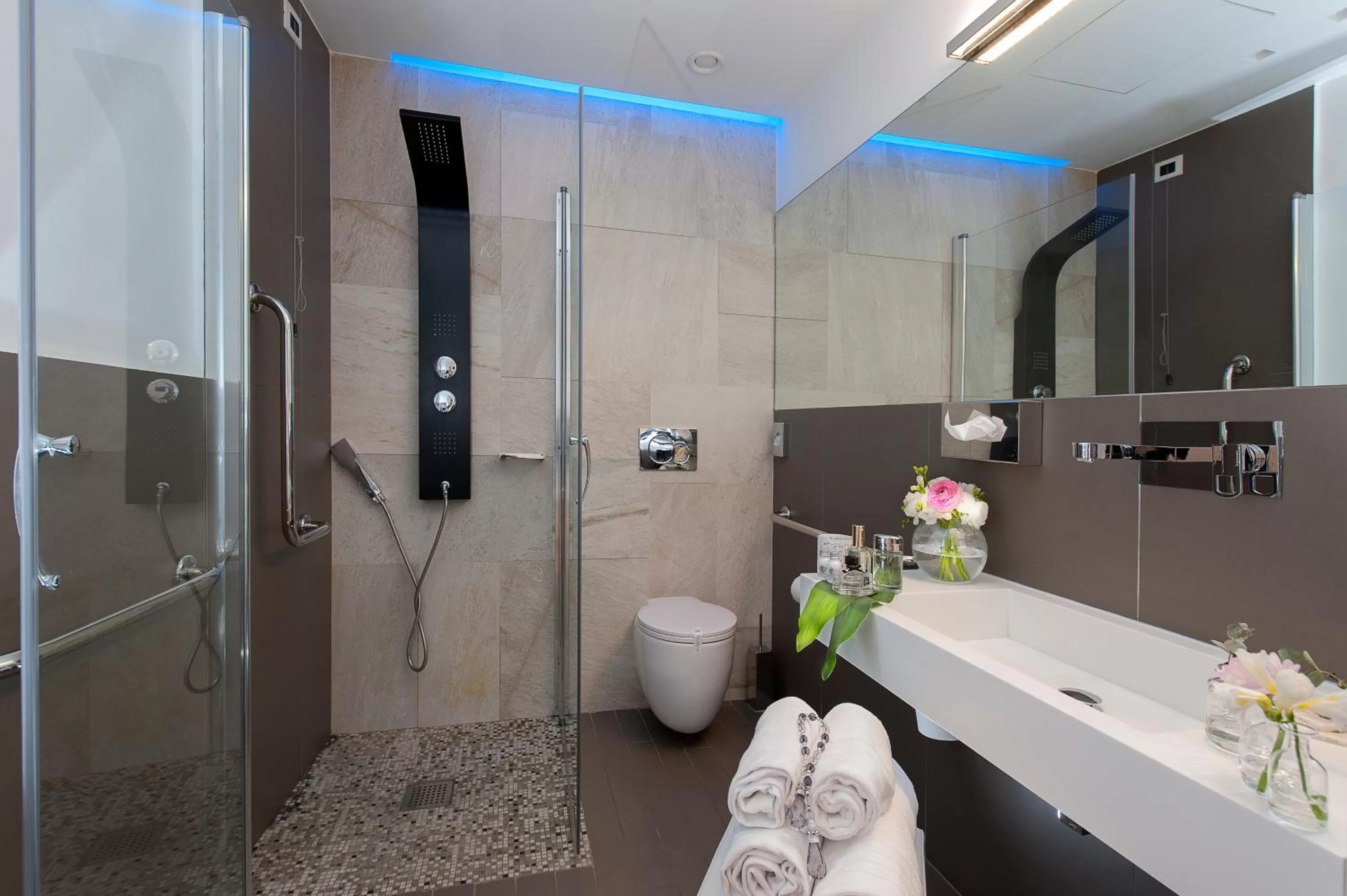 Shower in Argentina Residenza Style Hotel