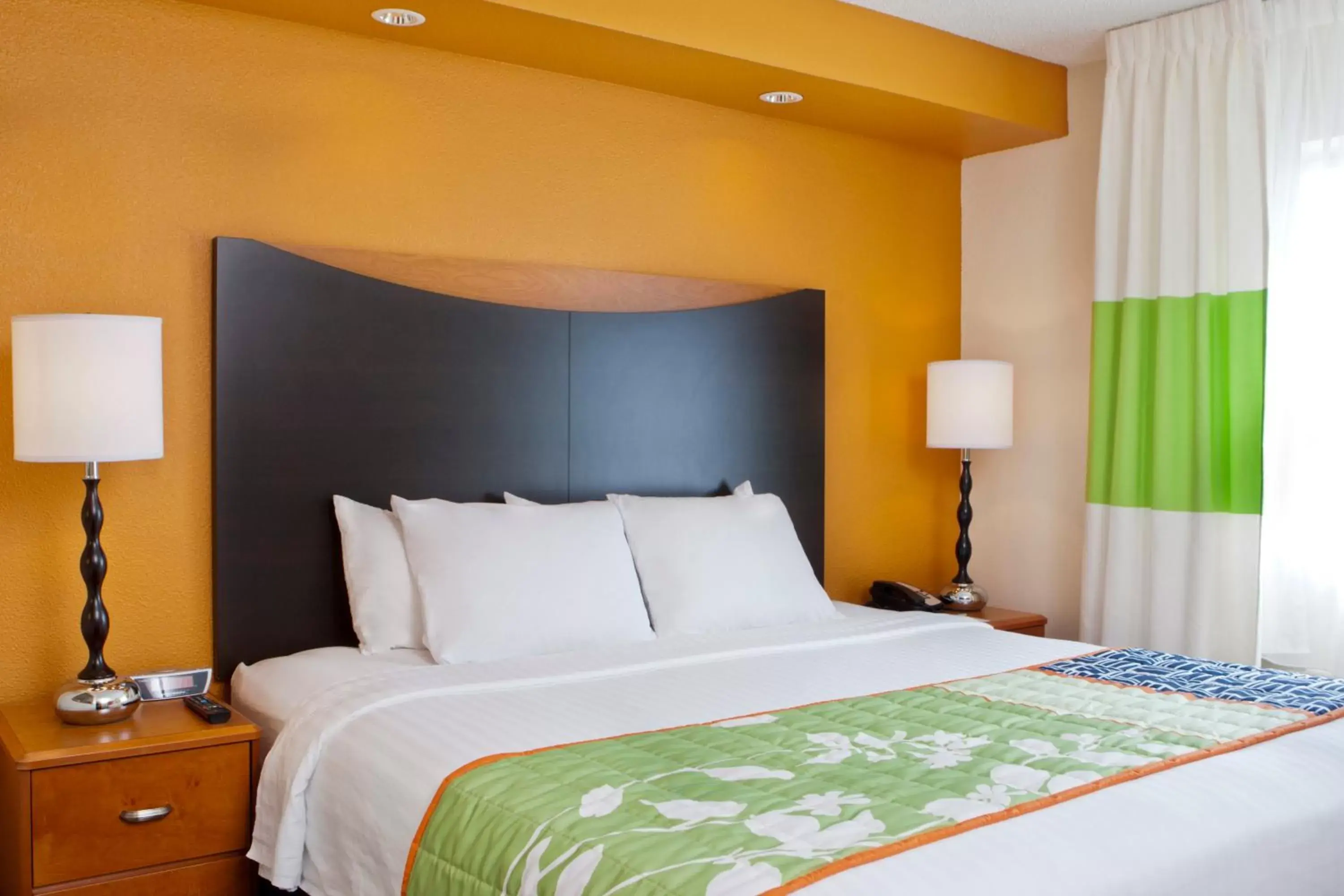 Bed in Fairfield Inn & Suites by Marriott Memphis East Galleria