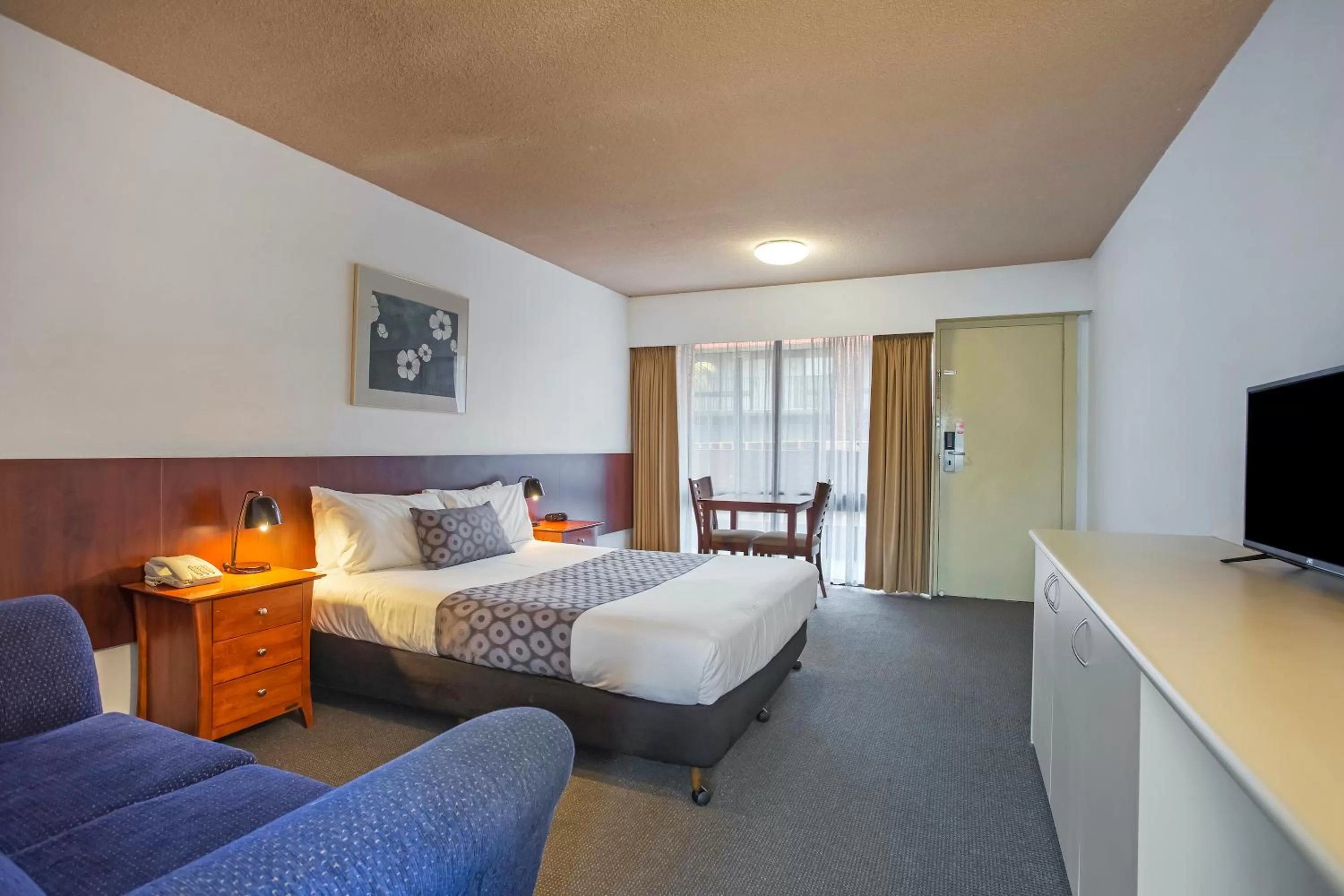 Bedroom, Bed in Central Court Motel Warrnambool