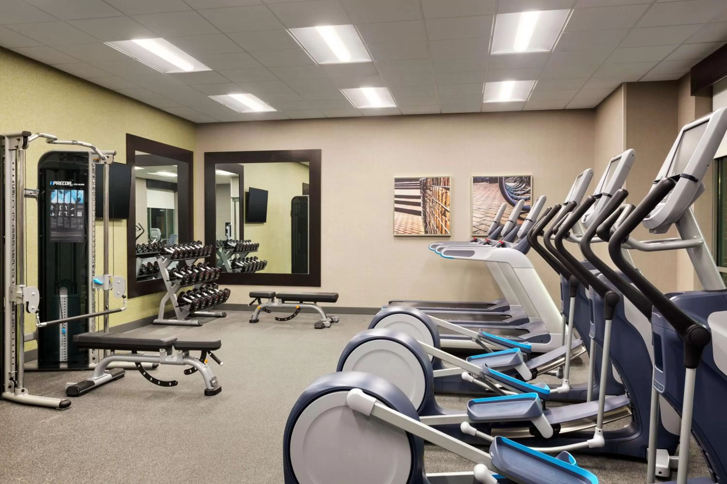 Fitness centre/facilities in Hilton Garden Inn Downtown Birmingham