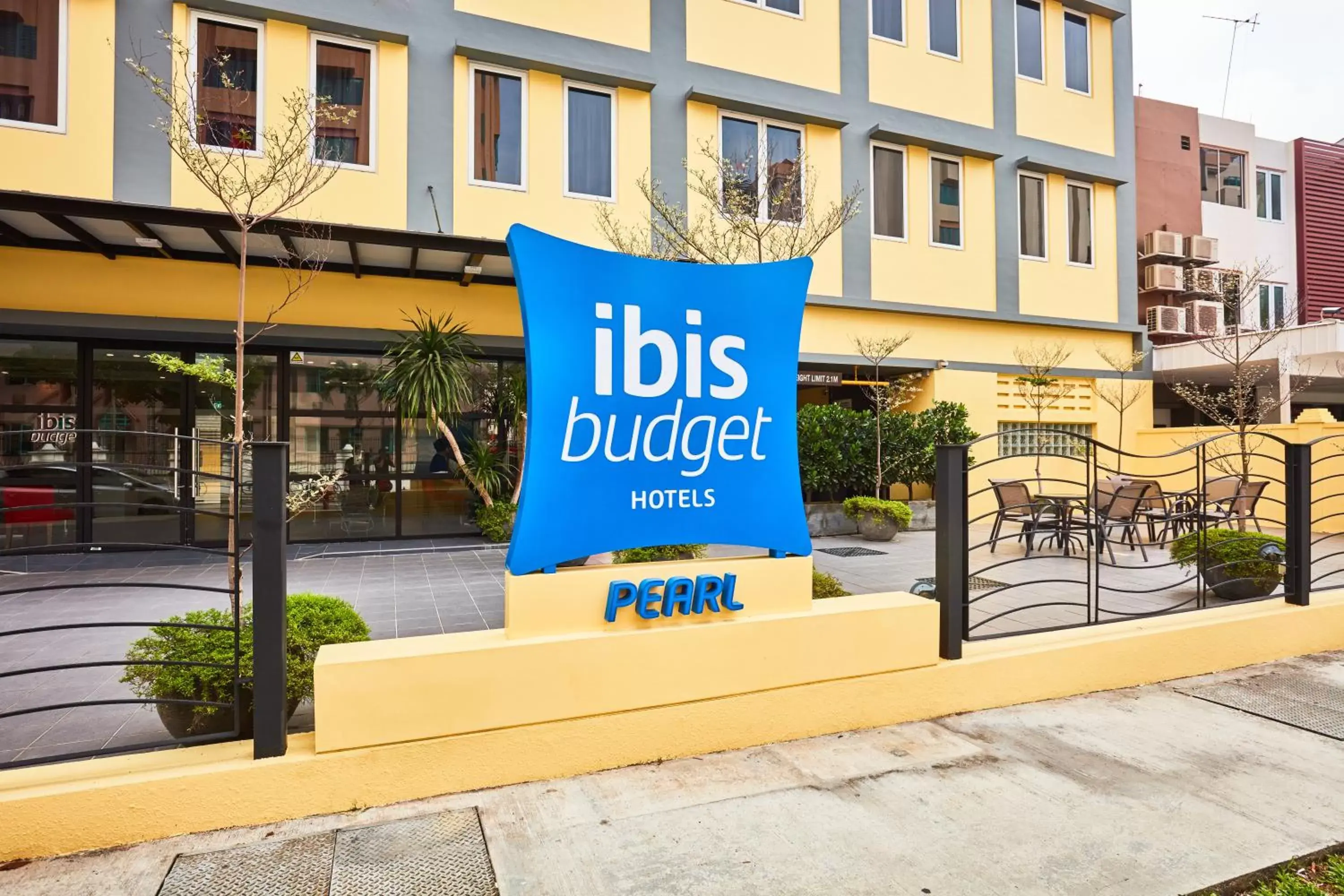 Facade/entrance in ibis budget Singapore Pearl Facade/entrance in ibis budget Singapore Pearl