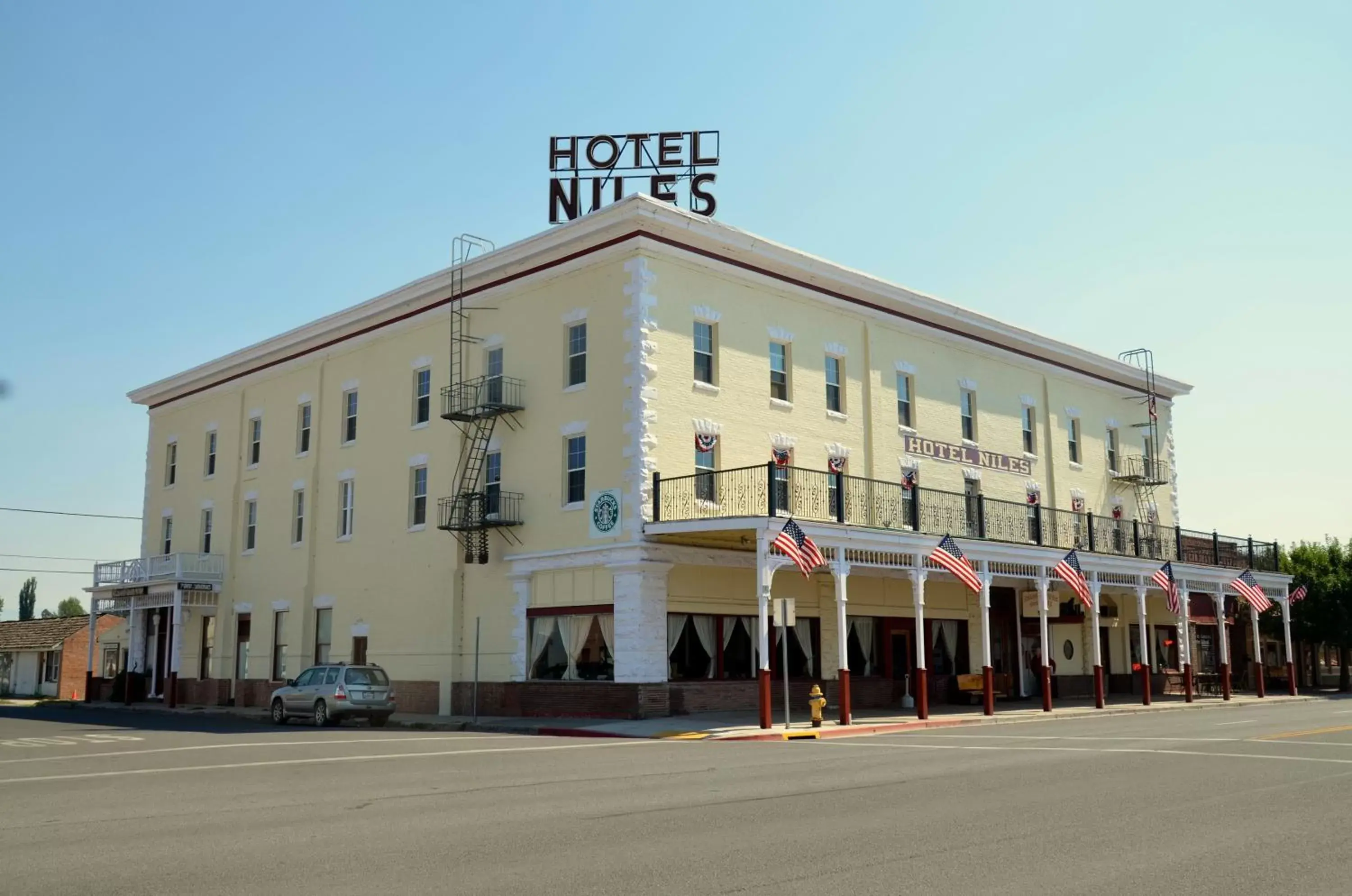 Facade/entrance, Property Building in Hotel Niles