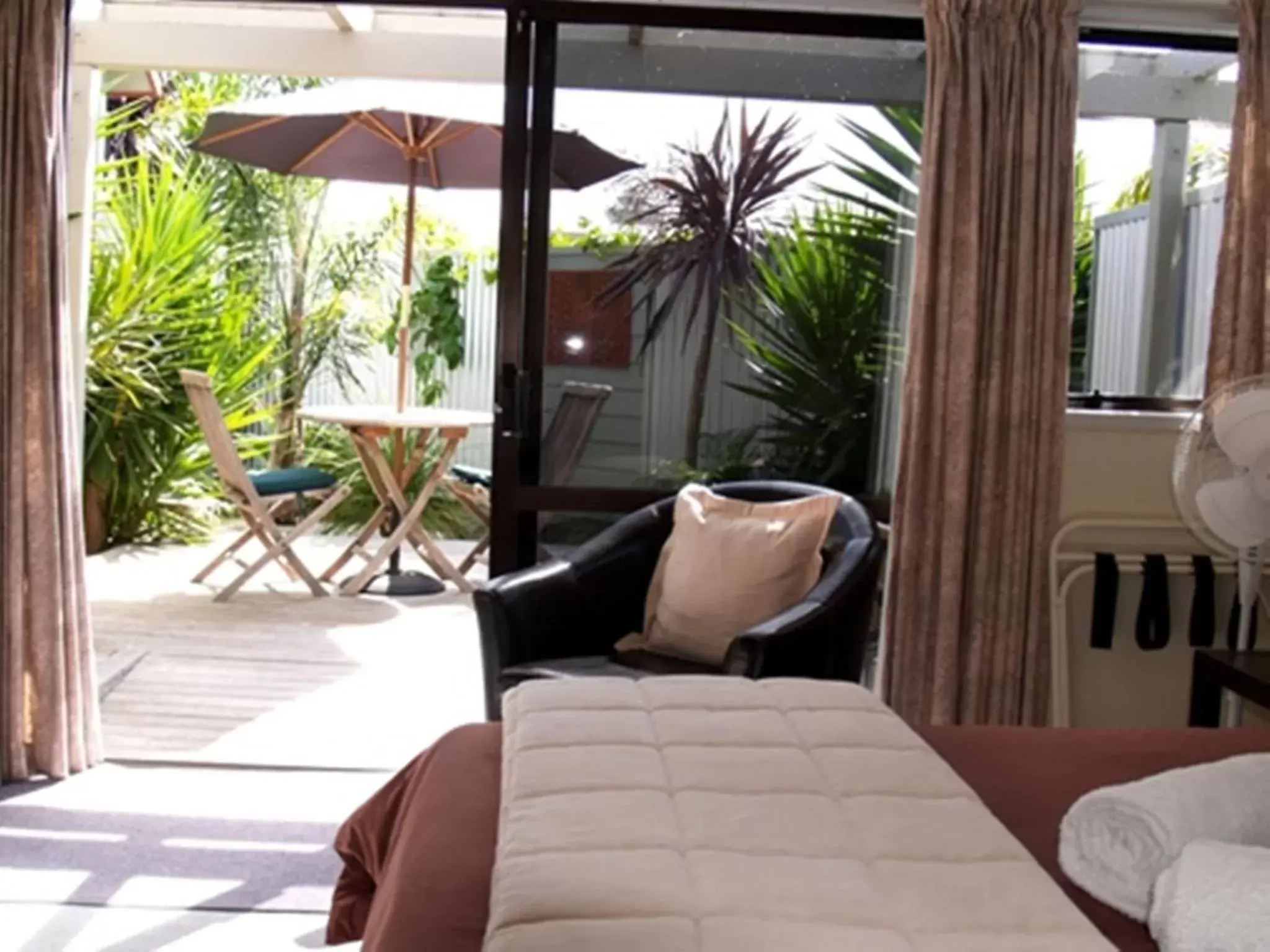 Seating area in Tairua Shores Motel