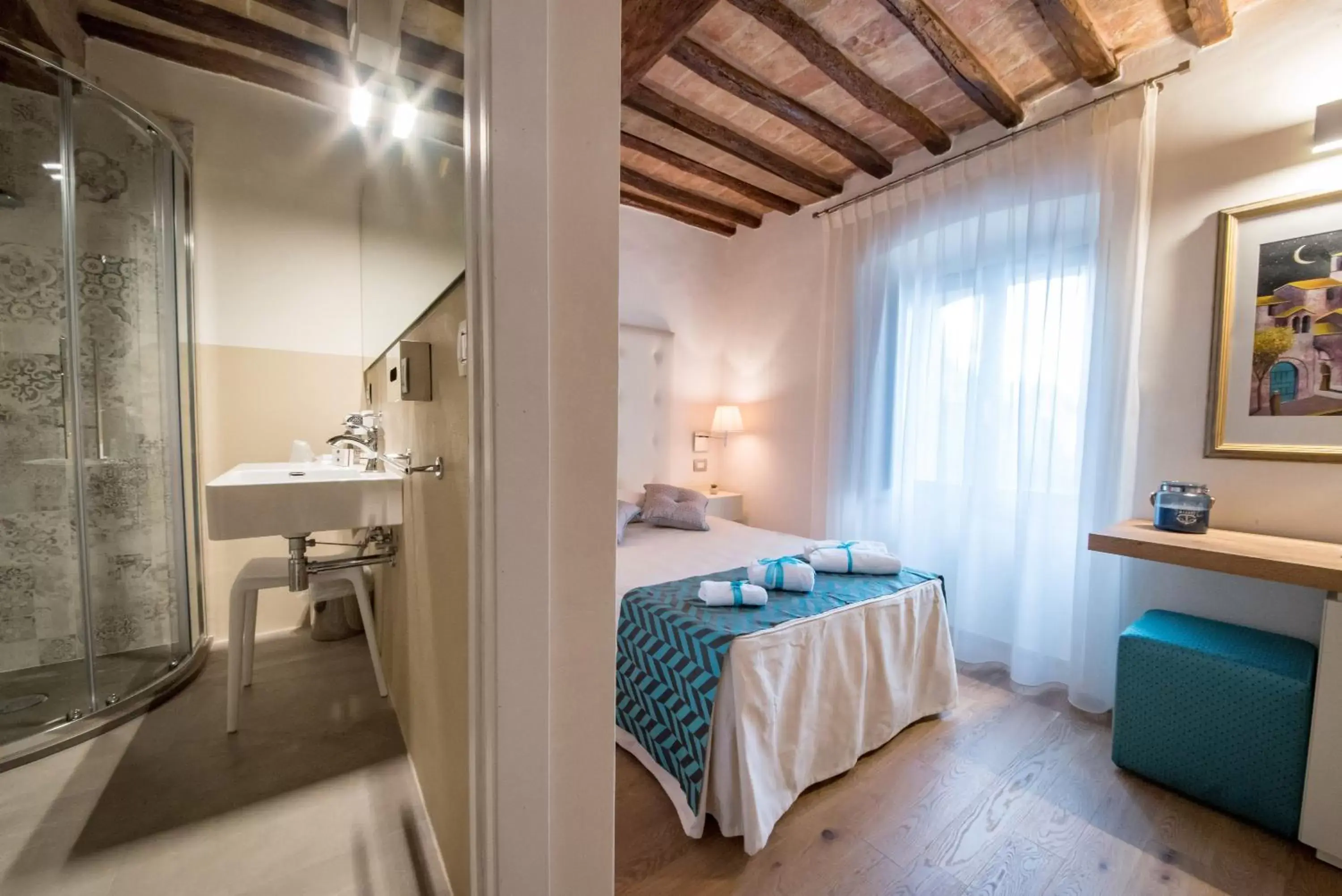 Bathroom, Bed in Hotel Il Palazzo