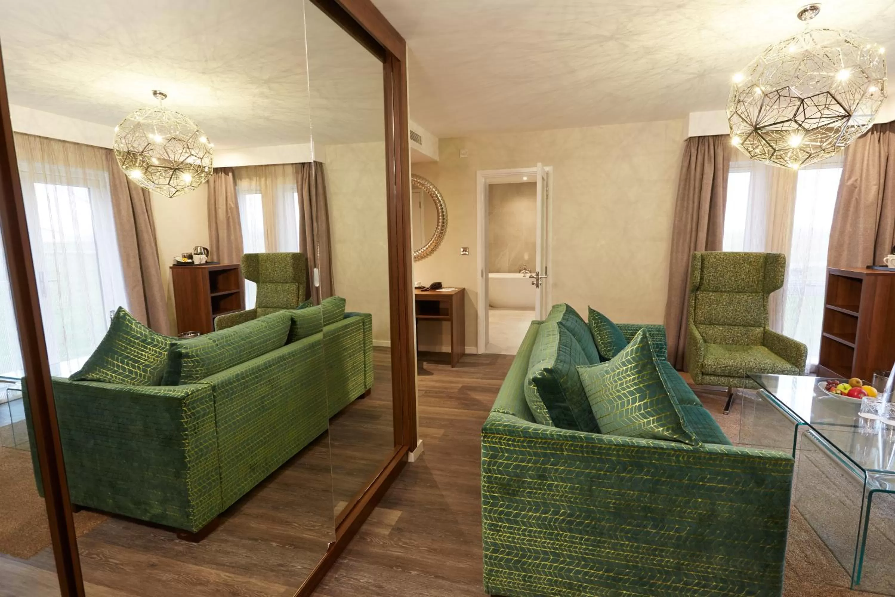 Living room in Wychwood Park Hotel and Golf Club