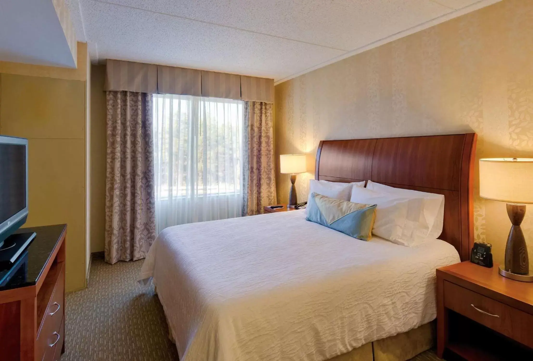 Bed in Hilton Garden Inn Lakewood